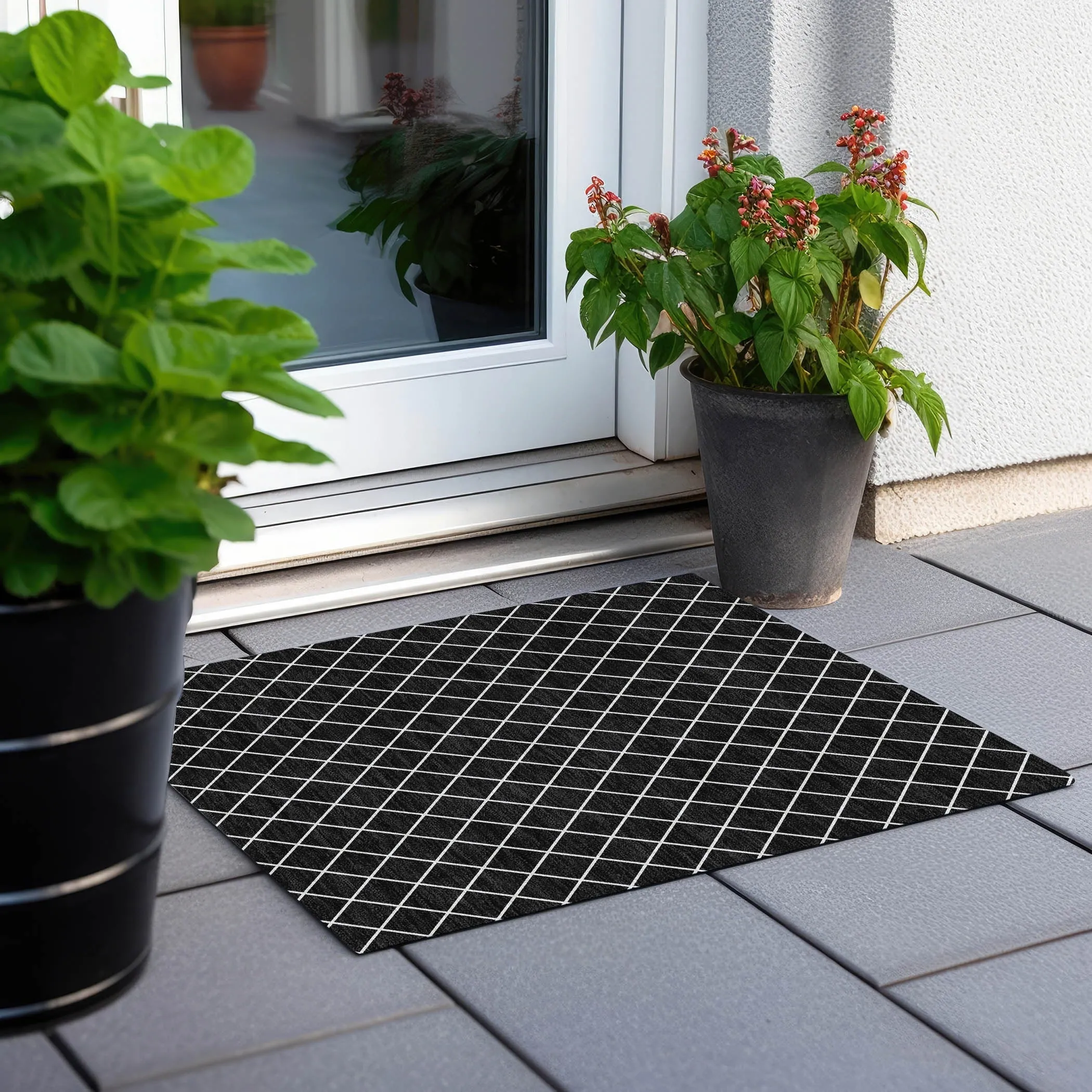 Machine Washable Indoor/ Outdoor Chantille Diamond Trellis Rug