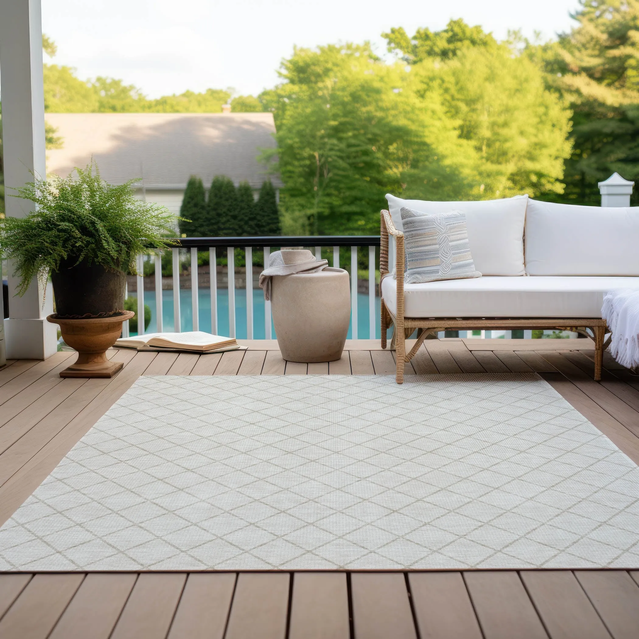 Machine Washable Indoor/ Outdoor Chantille Diamond Trellis Rug
