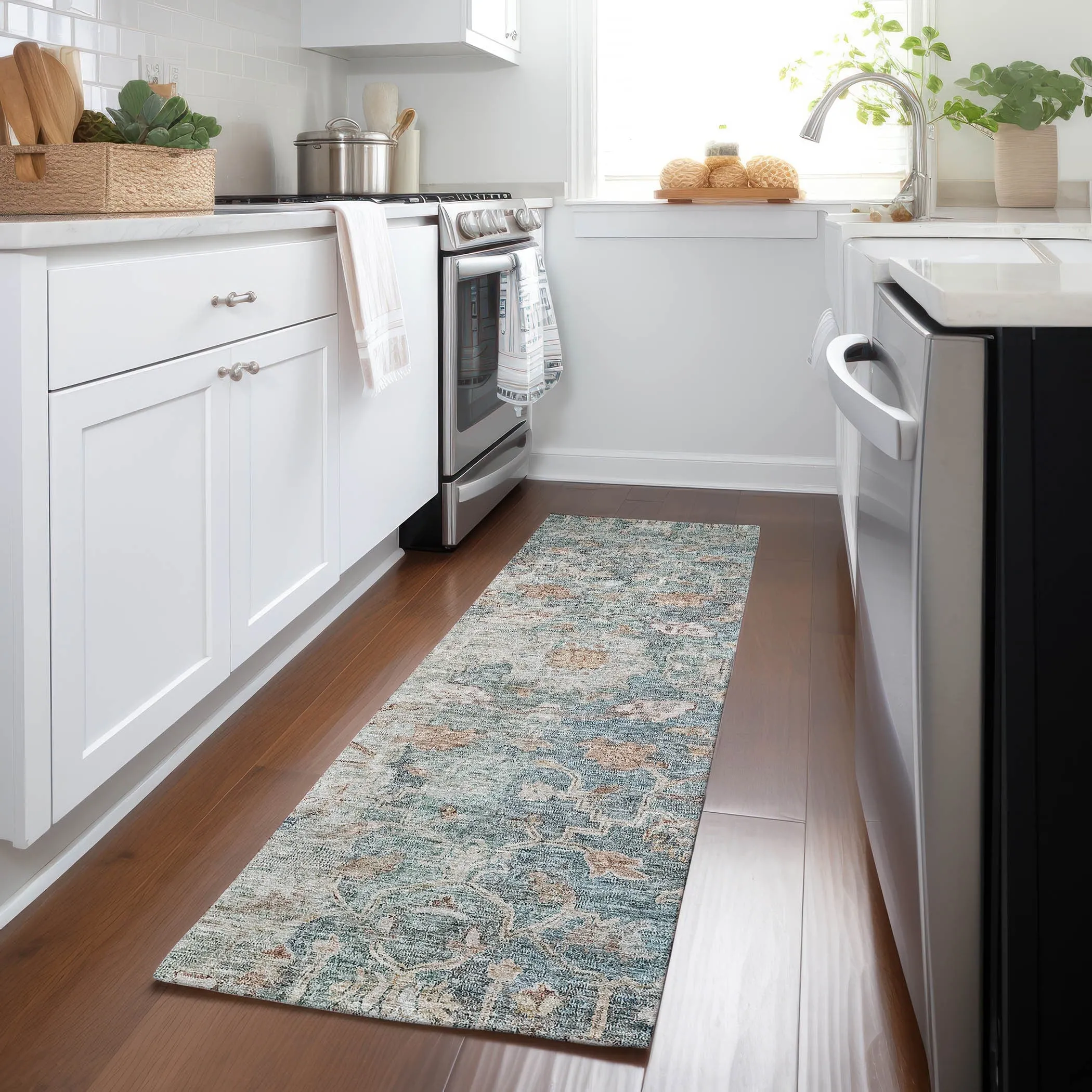 Machine Washable Indoor/ Outdoor Chantille Distressed Traditional Rug