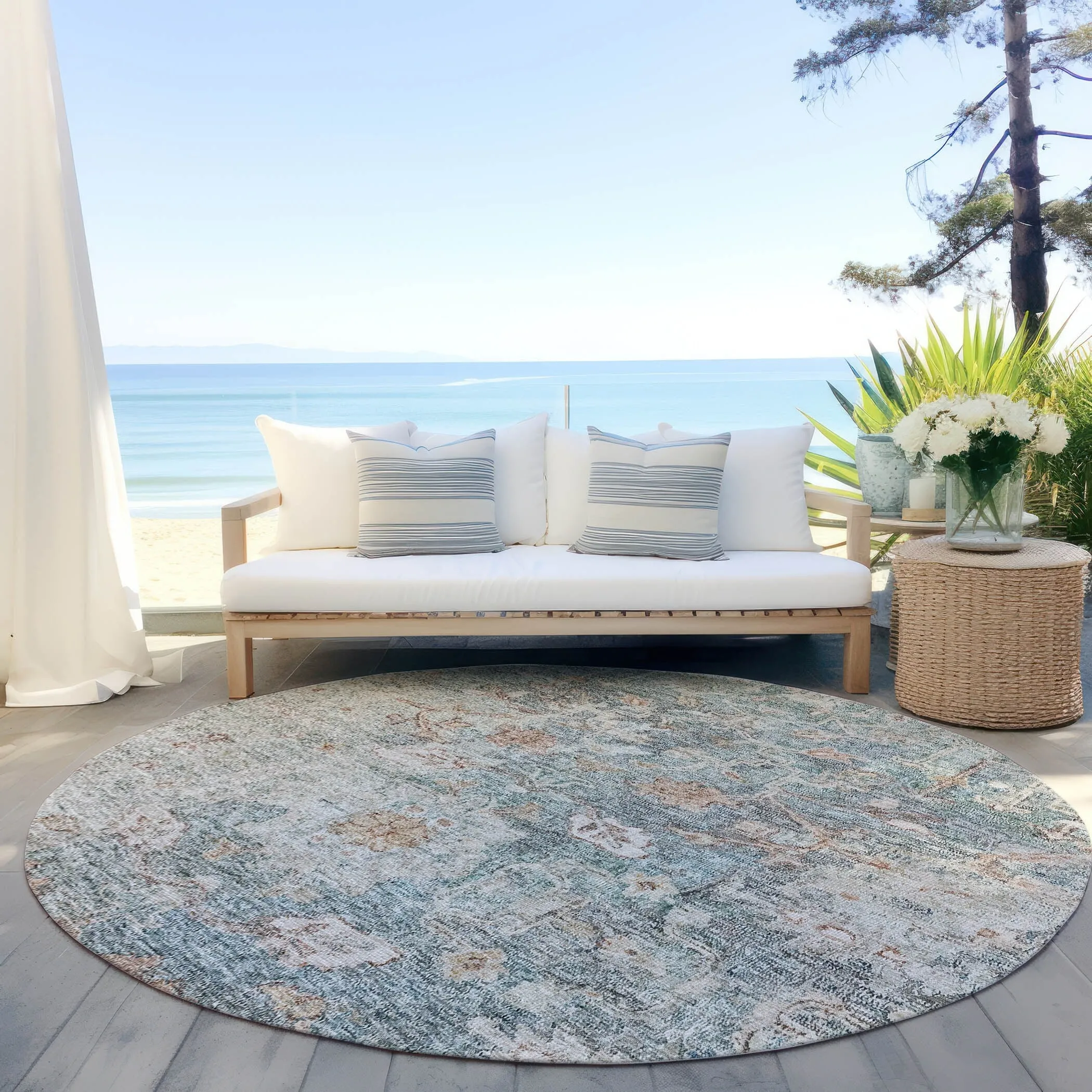 Machine Washable Indoor/ Outdoor Chantille Distressed Traditional Rug