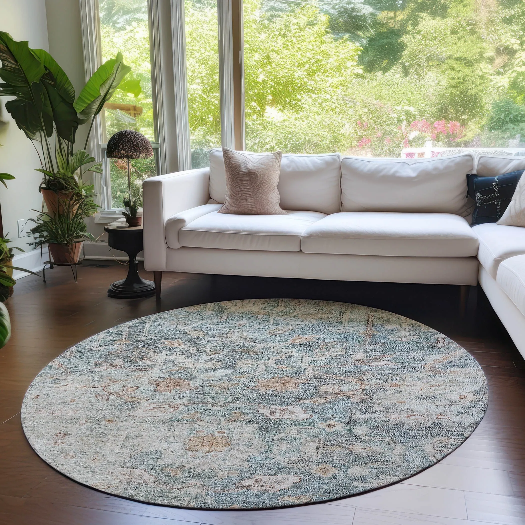 Machine Washable Indoor/ Outdoor Chantille Distressed Traditional Rug