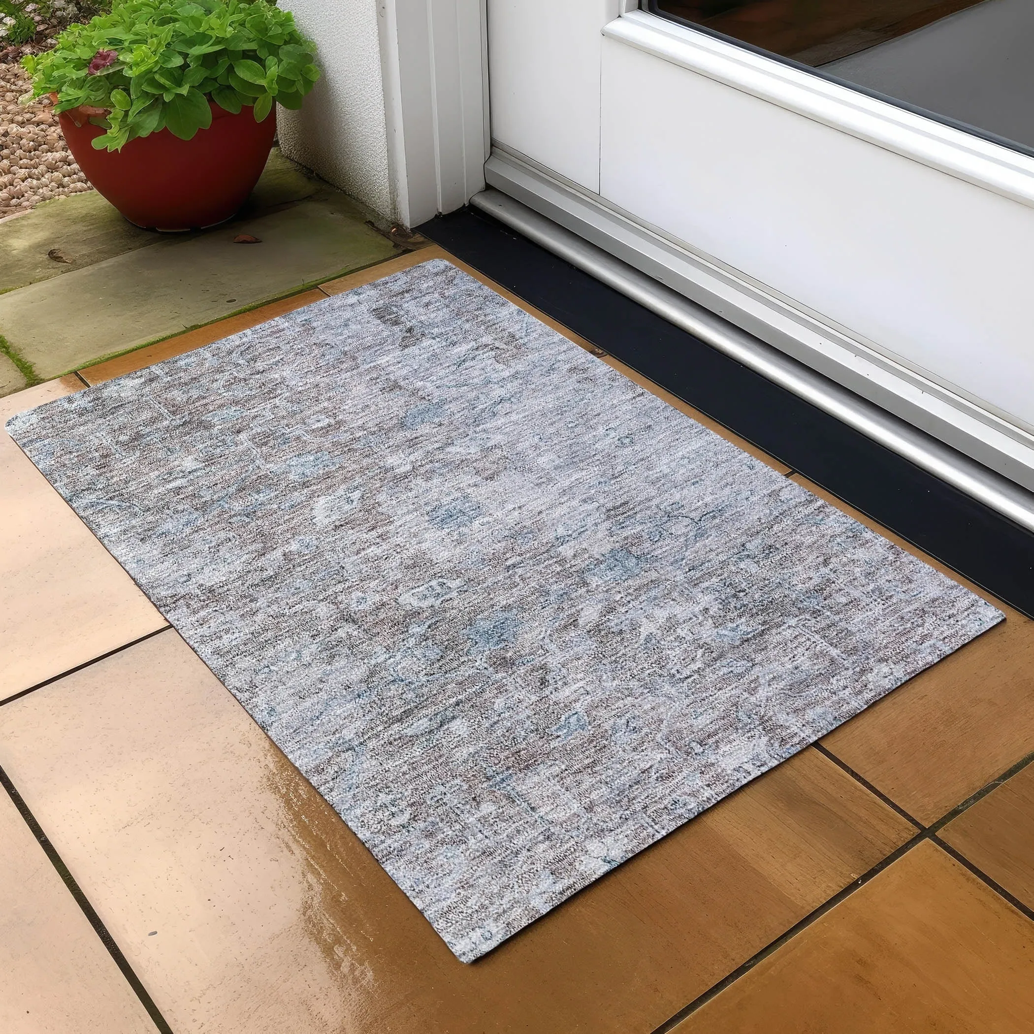 Machine Washable Indoor/ Outdoor Chantille Distressed Traditional Rug
