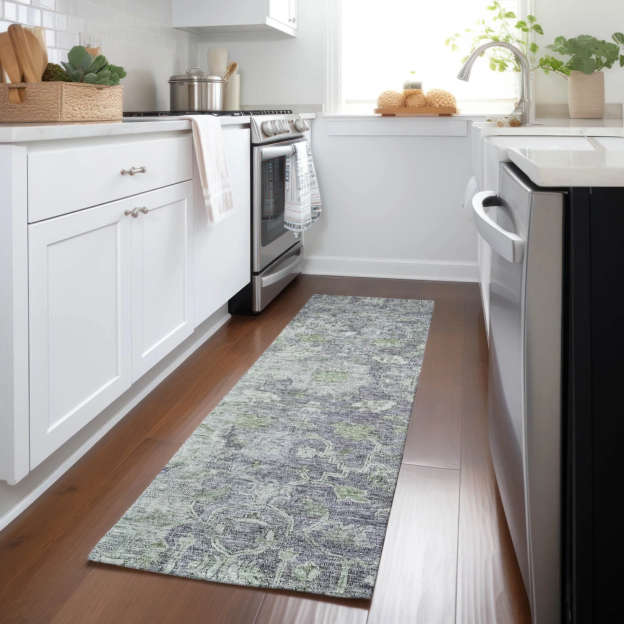 Machine Washable Indoor/ Outdoor Chantille Distressed Traditional Rug