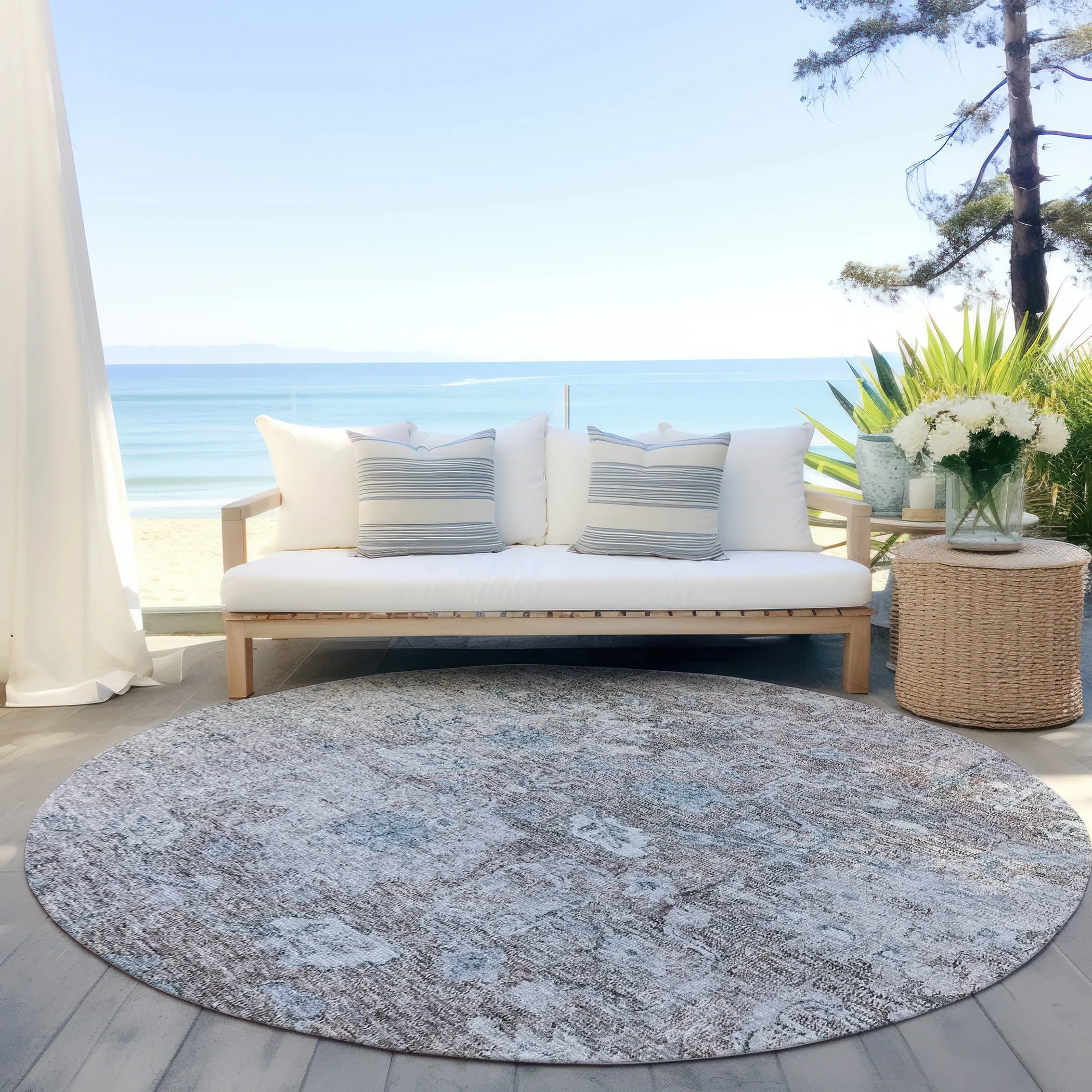 Machine Washable Indoor/ Outdoor Chantille Distressed Traditional Rug
