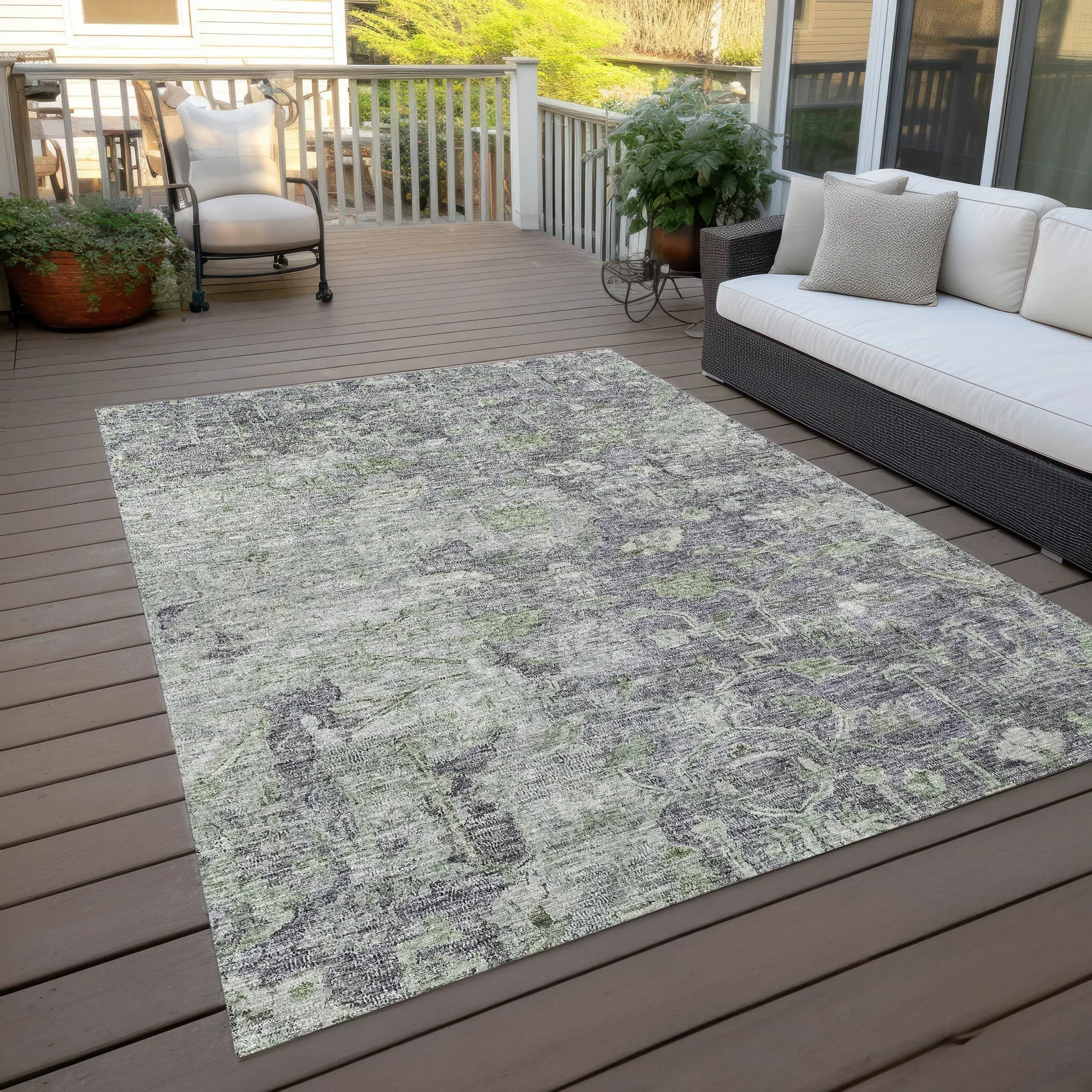 Machine Washable Indoor/ Outdoor Chantille Distressed Traditional Rug