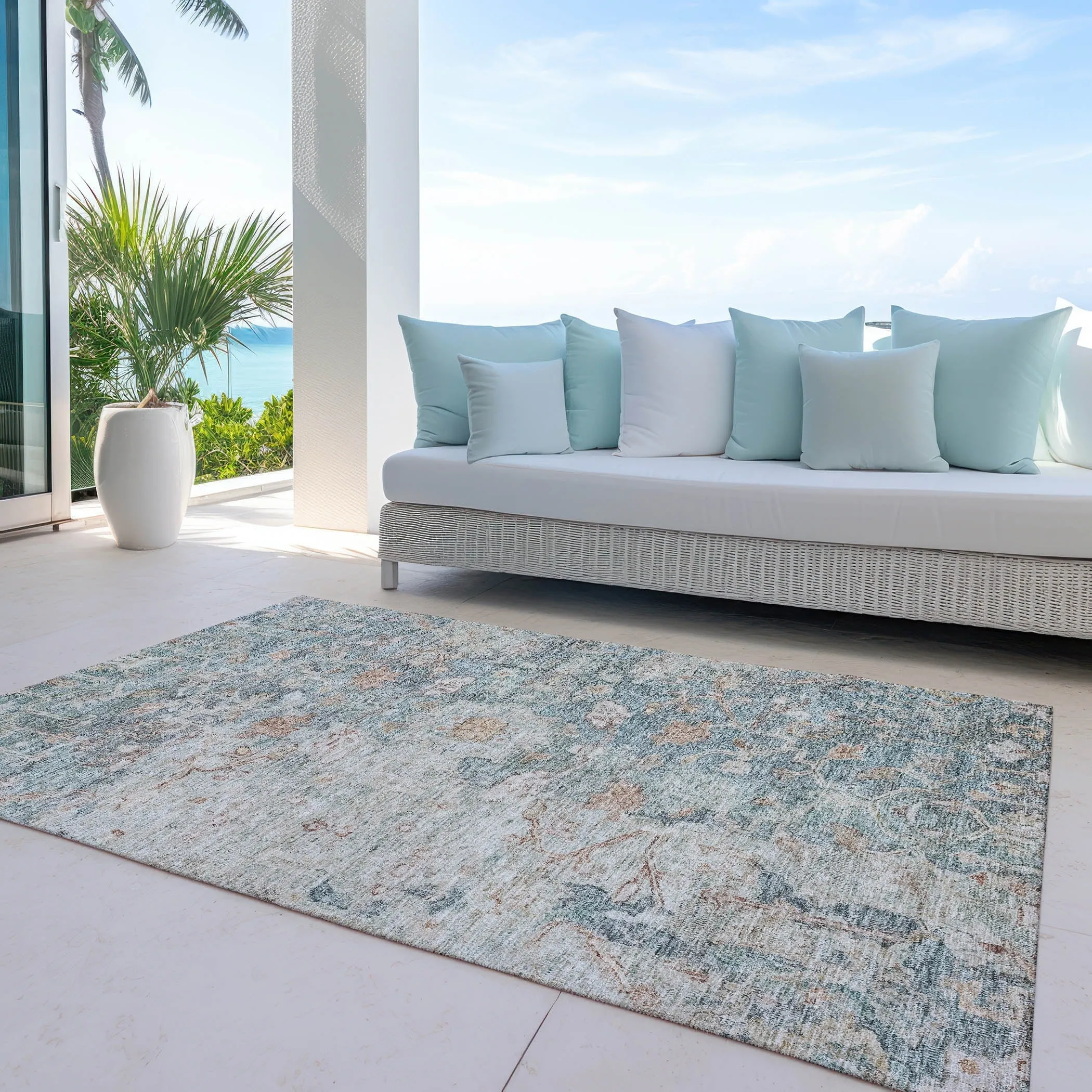 Machine Washable Indoor/ Outdoor Chantille Distressed Traditional Rug