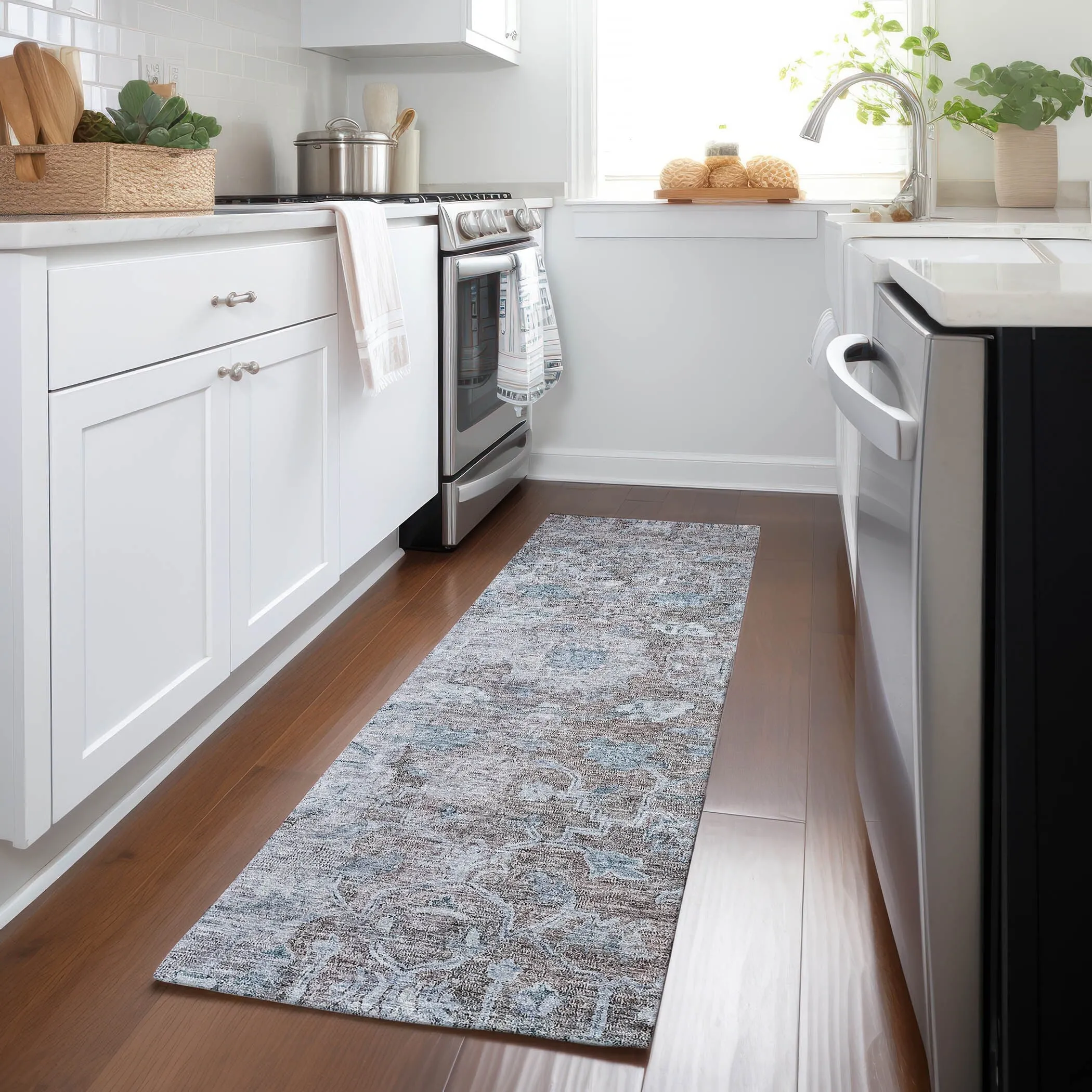 Machine Washable Indoor/ Outdoor Chantille Distressed Traditional Rug