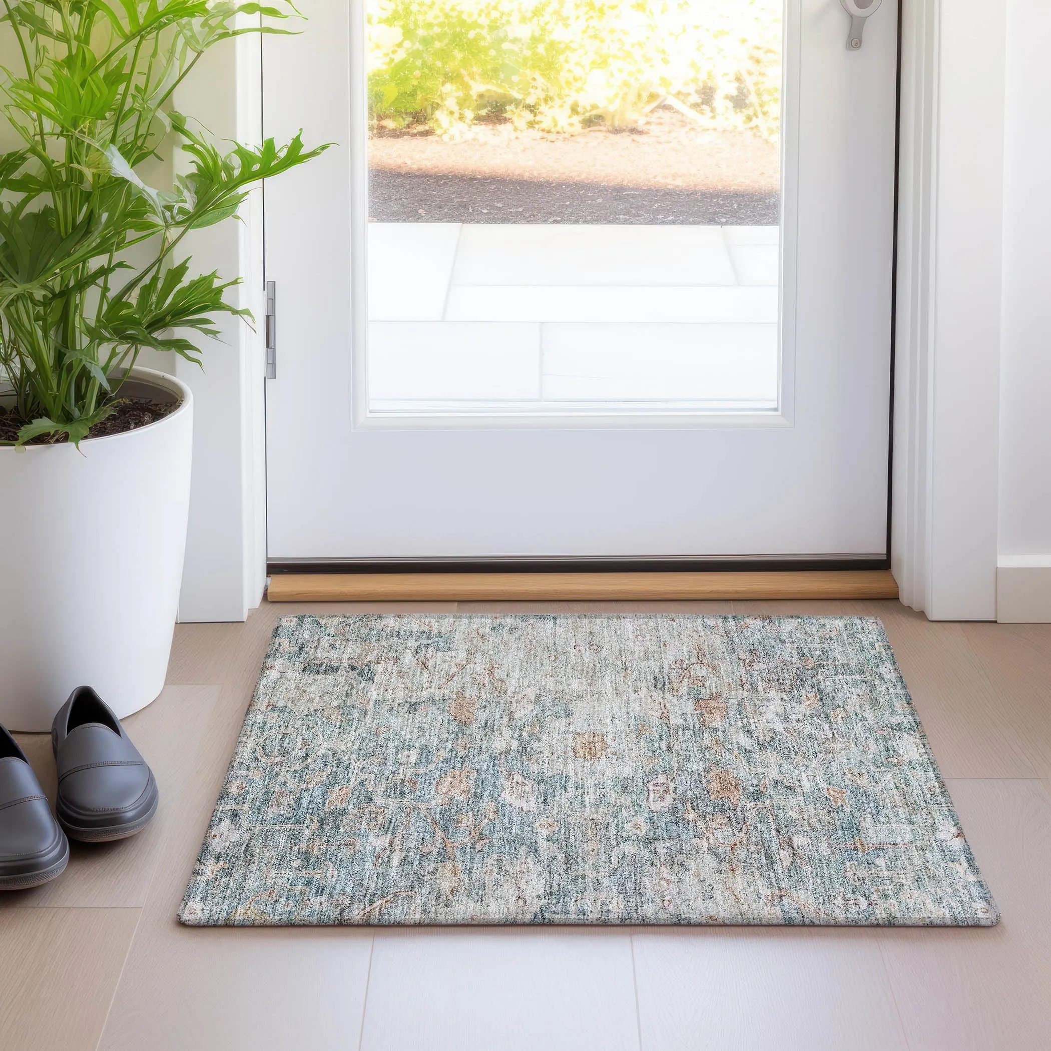 Machine Washable Indoor/ Outdoor Chantille Distressed Traditional Rug
