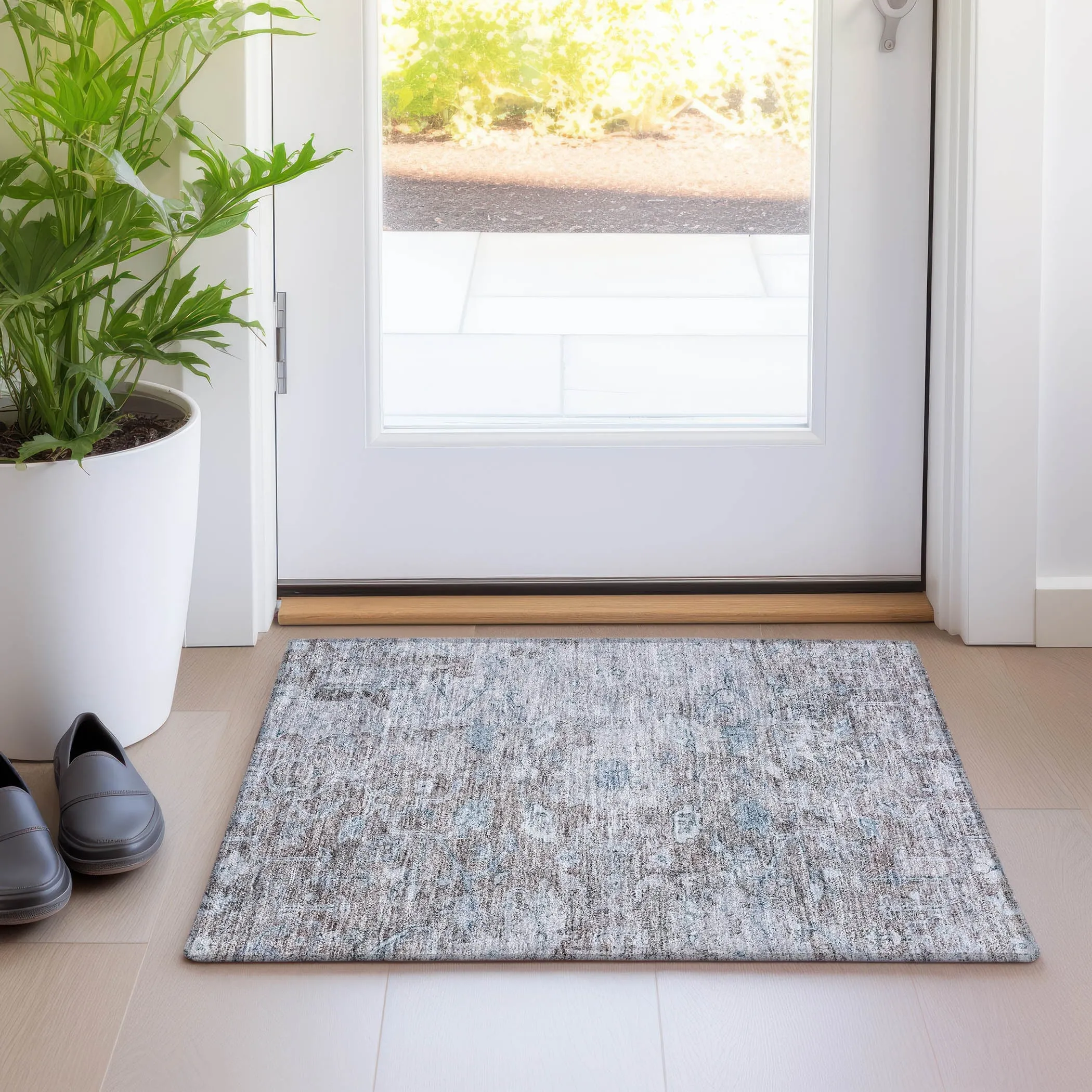 Machine Washable Indoor/ Outdoor Chantille Distressed Traditional Rug