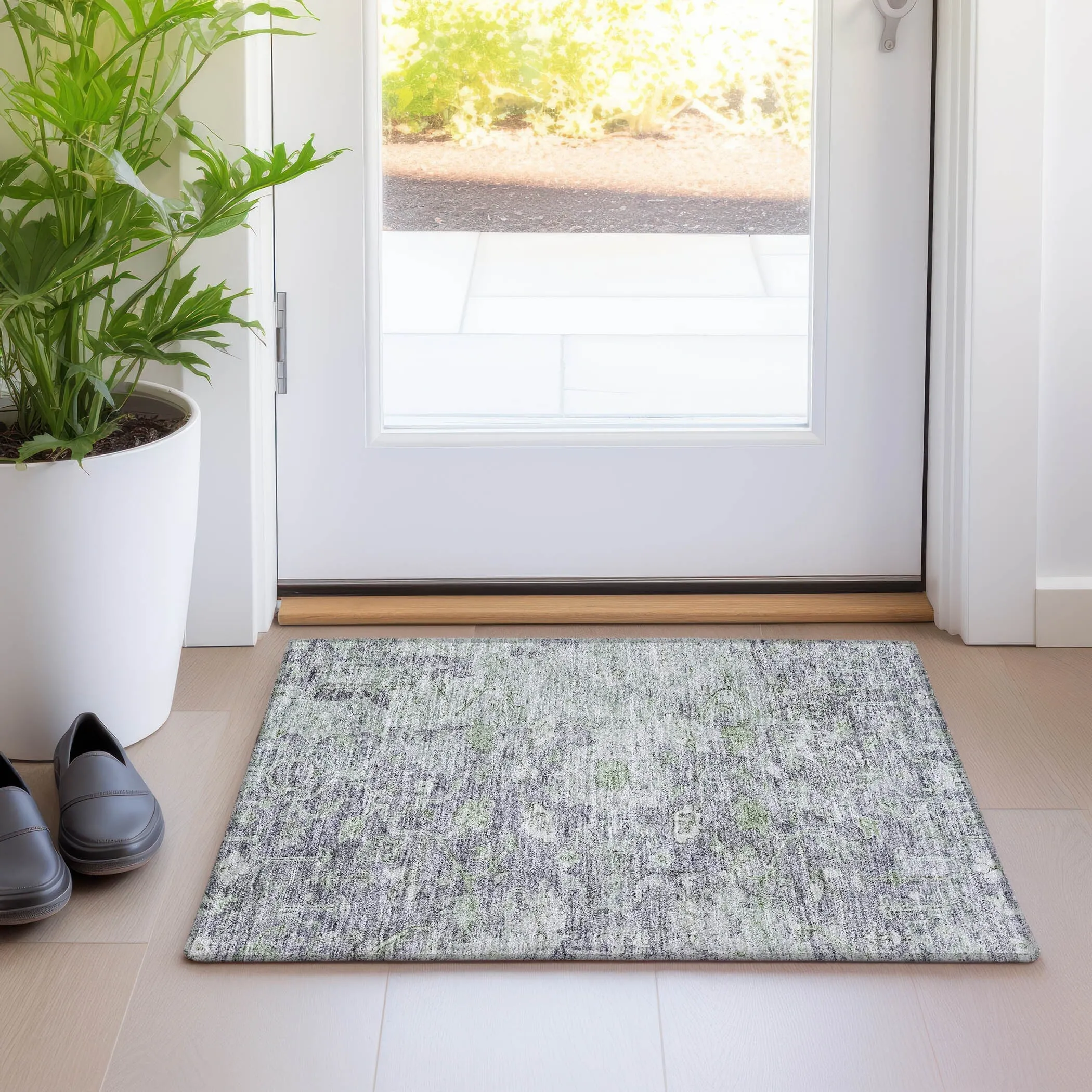 Machine Washable Indoor/ Outdoor Chantille Distressed Traditional Rug