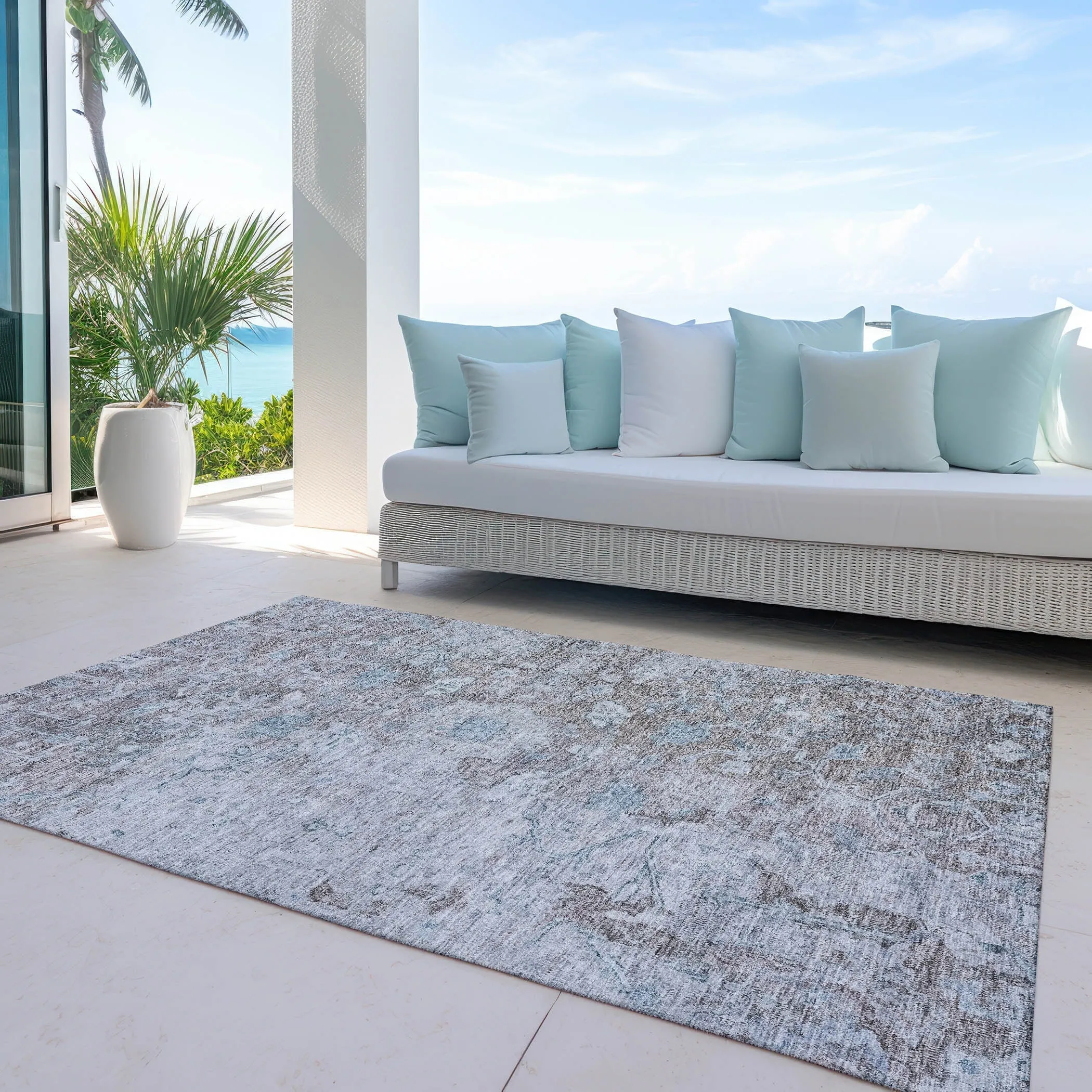 Machine Washable Indoor/ Outdoor Chantille Distressed Traditional Rug