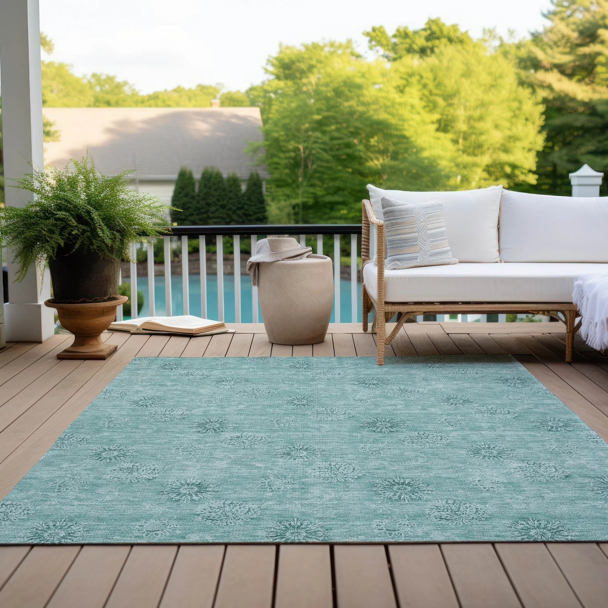 Machine Washable Indoor/ Outdoor Chantille Floral Burst Rug