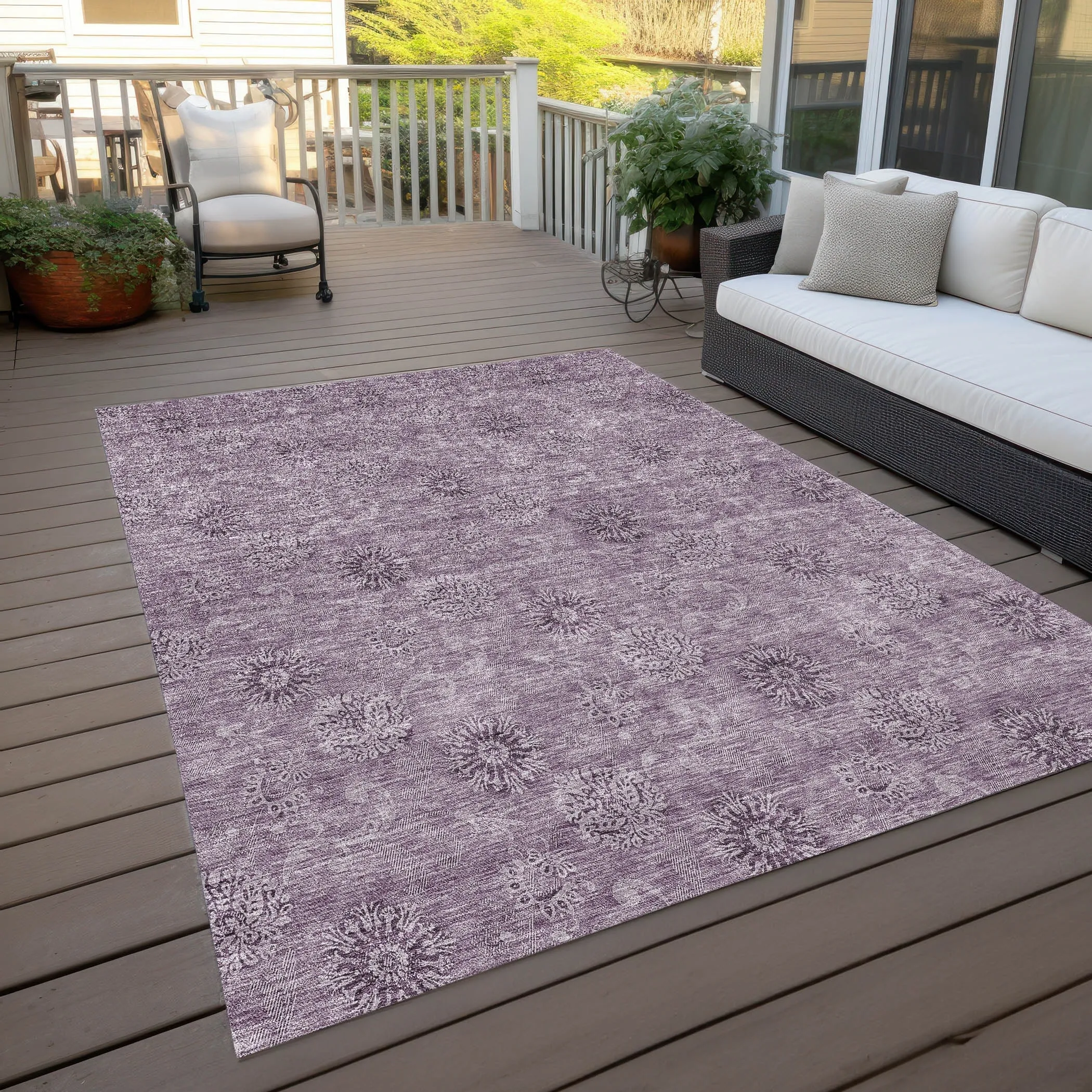 Machine Washable Indoor/ Outdoor Chantille Floral Burst Rug
