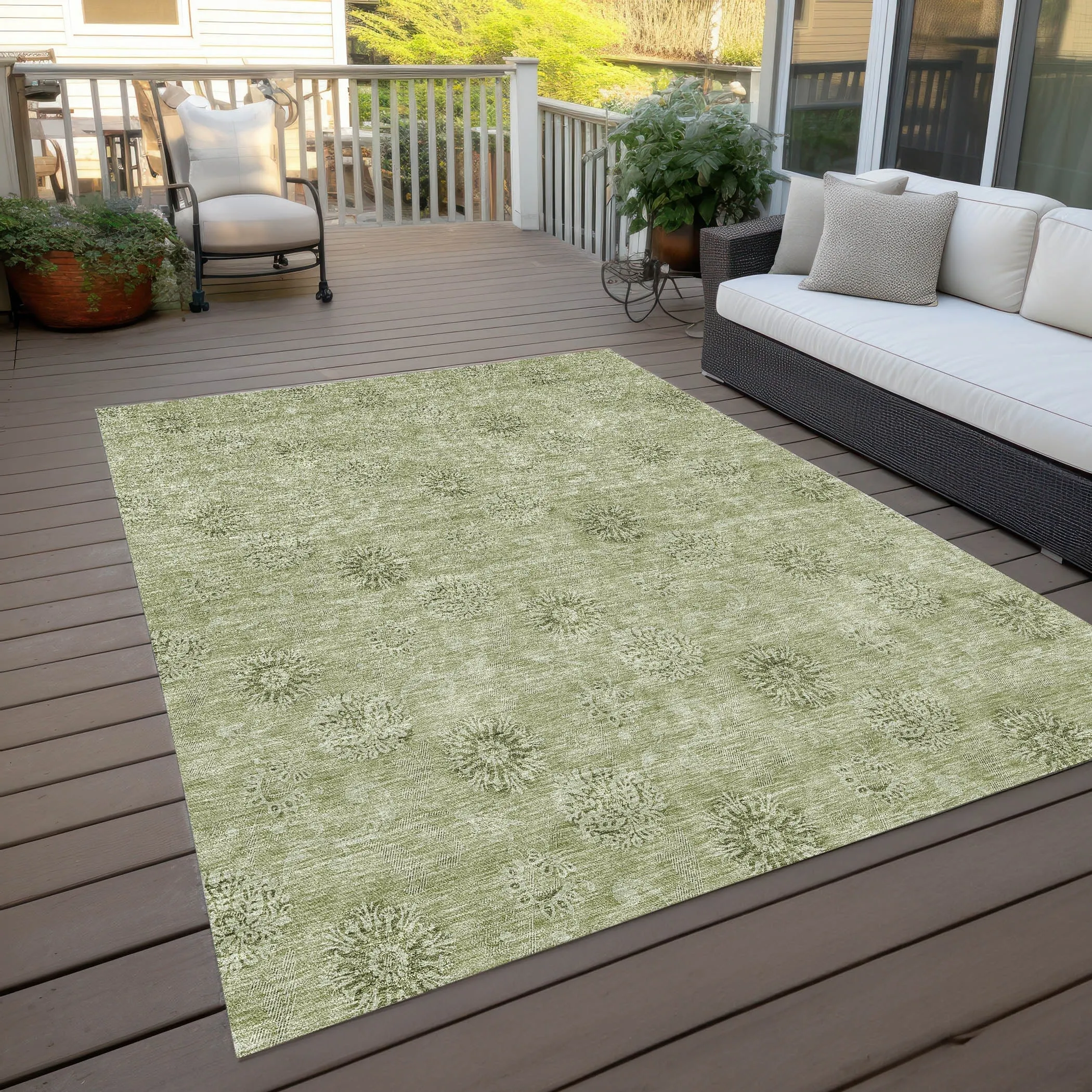 Machine Washable Indoor/ Outdoor Chantille Floral Burst Rug