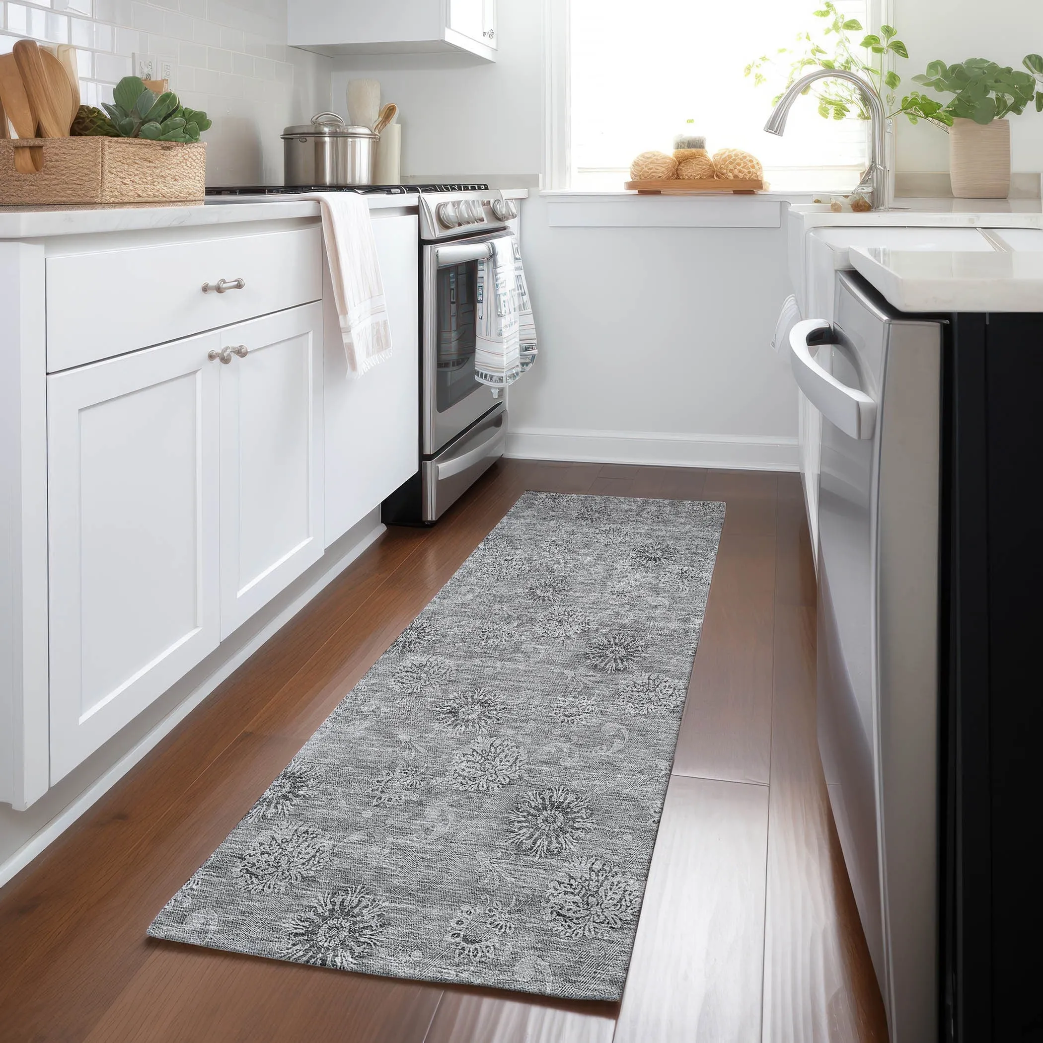 Machine Washable Indoor/ Outdoor Chantille Floral Burst Rug
