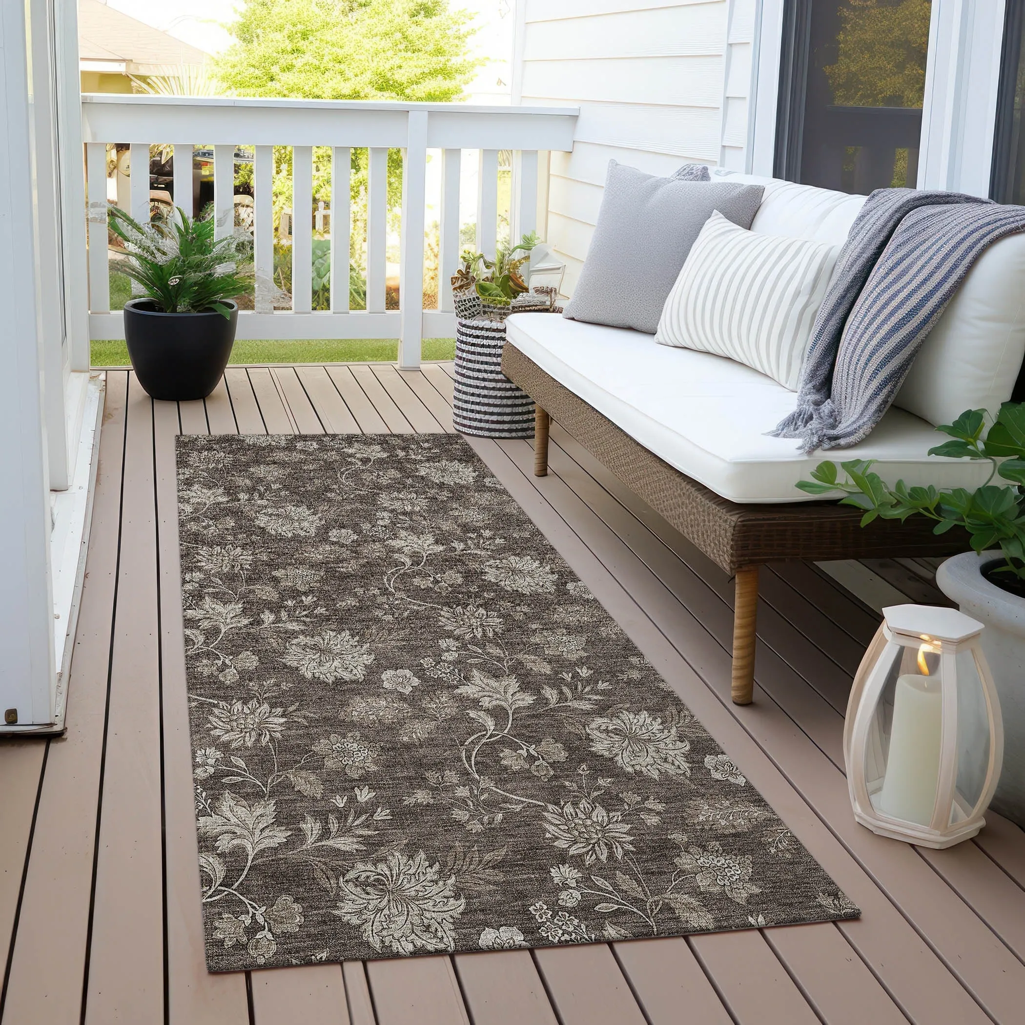 Machine Washable Indoor/ Outdoor Chantille Floral Farmhouse Rug