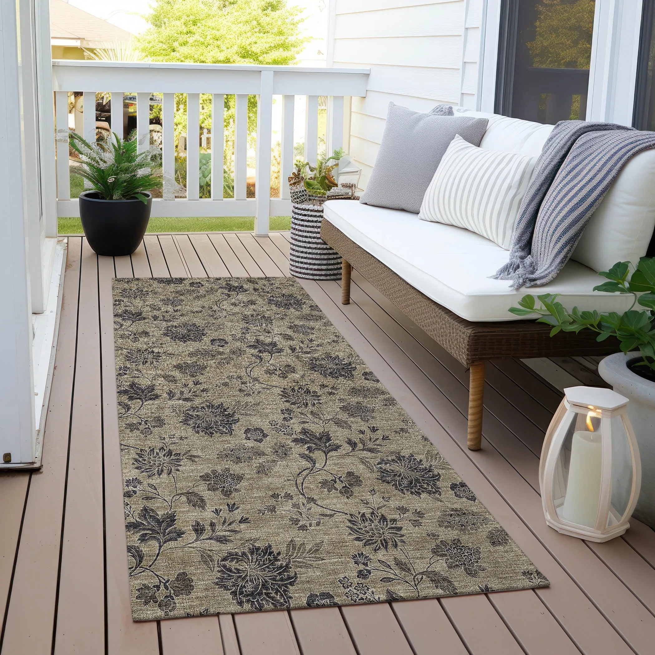 Machine Washable Indoor/ Outdoor Chantille Floral Farmhouse Rug