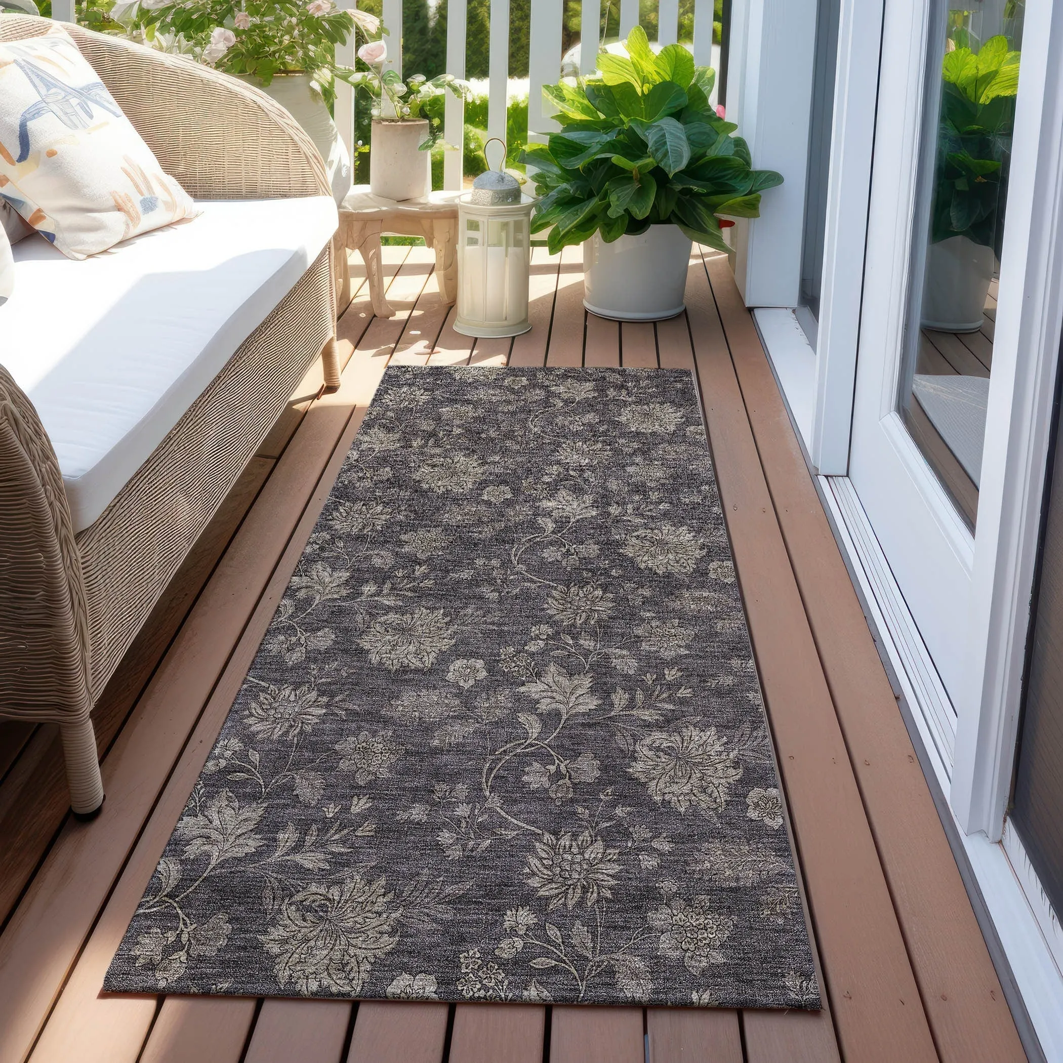 Machine Washable Indoor/ Outdoor Chantille Floral Farmhouse Rug