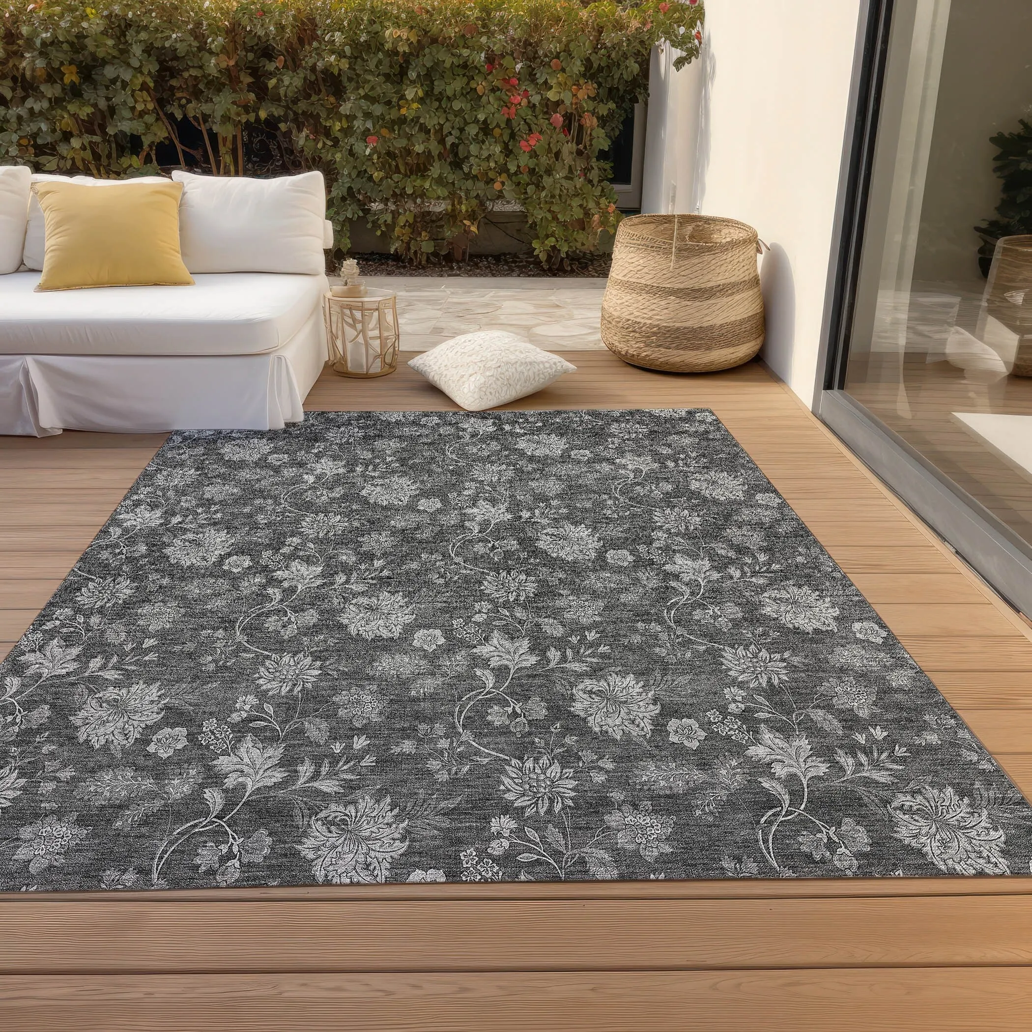Machine Washable Indoor/ Outdoor Chantille Floral Farmhouse Rug