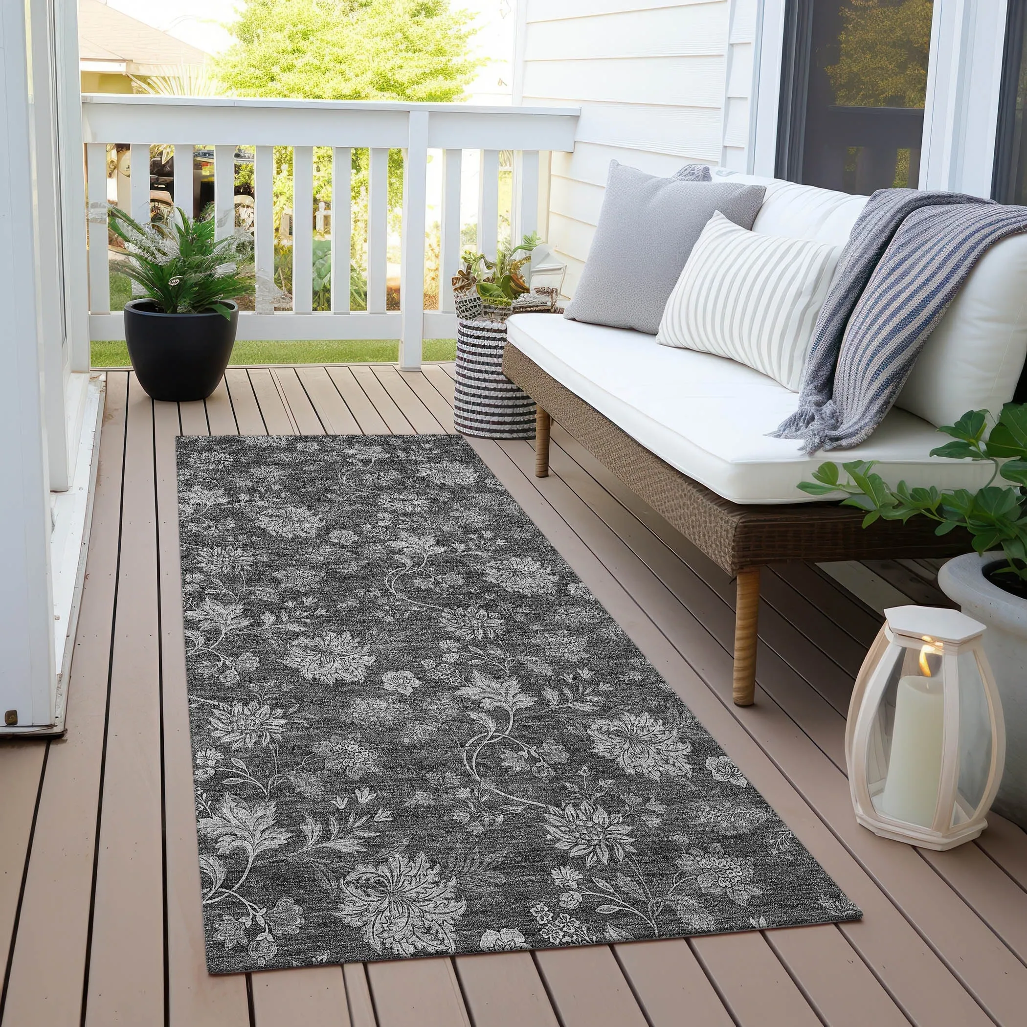 Machine Washable Indoor/ Outdoor Chantille Floral Farmhouse Rug