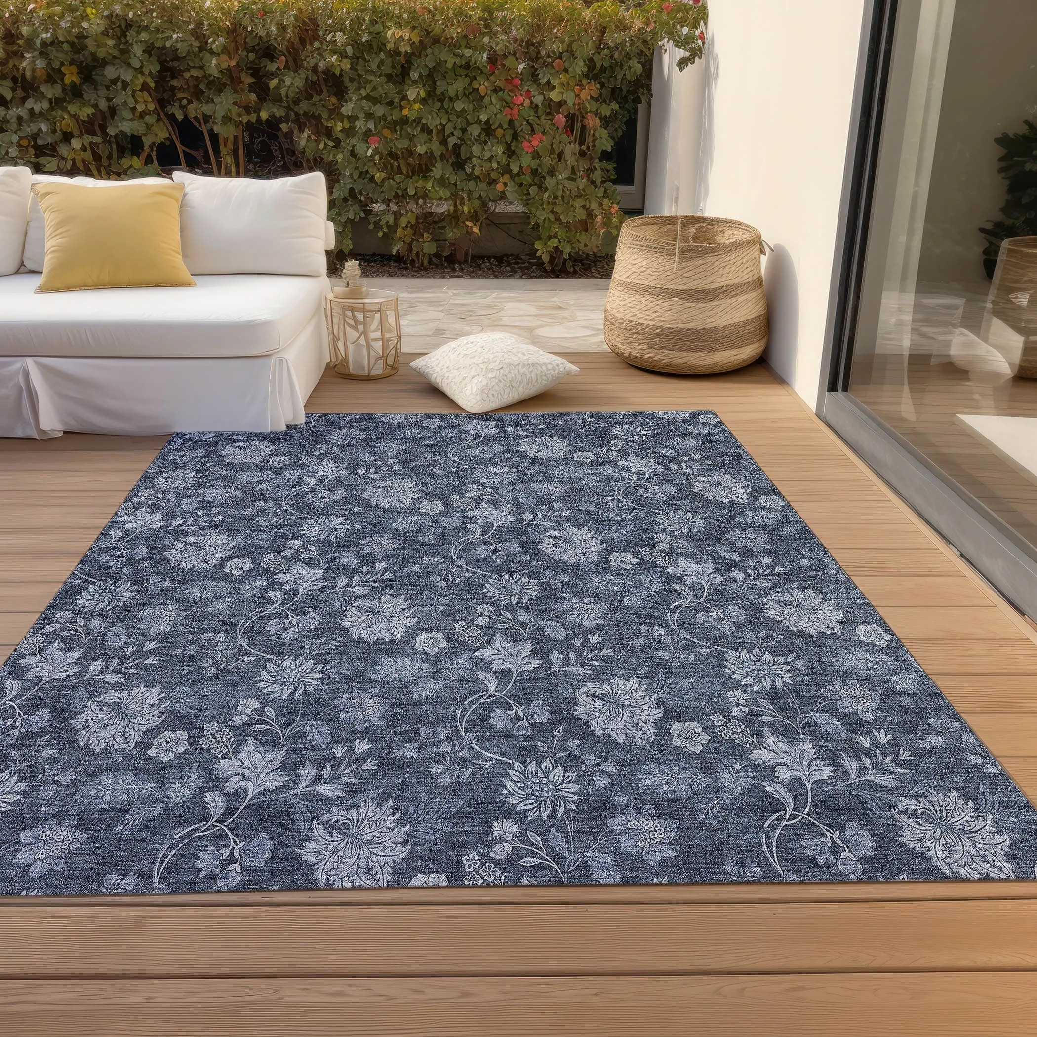 Machine Washable Indoor/ Outdoor Chantille Floral Farmhouse Rug