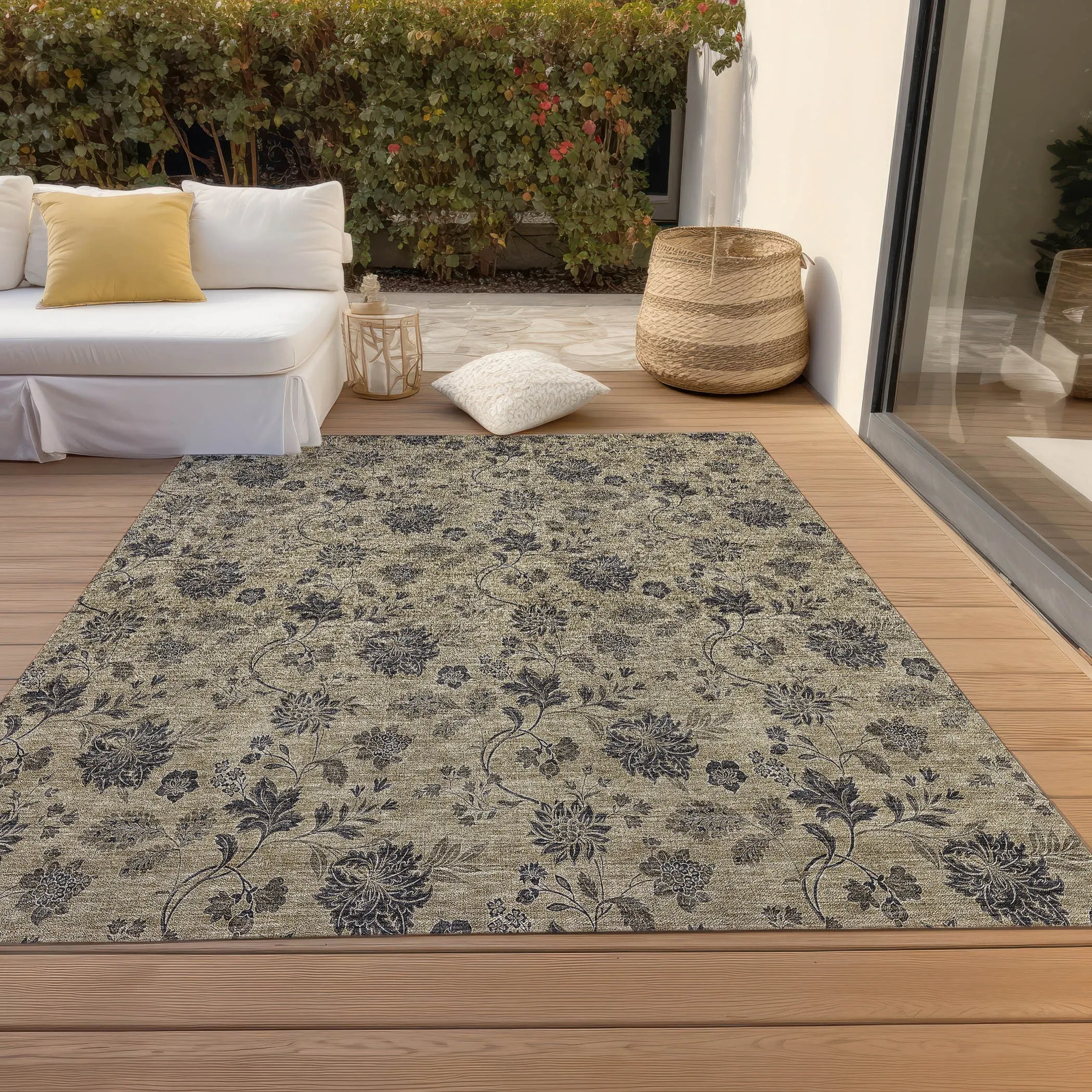 Machine Washable Indoor/ Outdoor Chantille Floral Farmhouse Rug