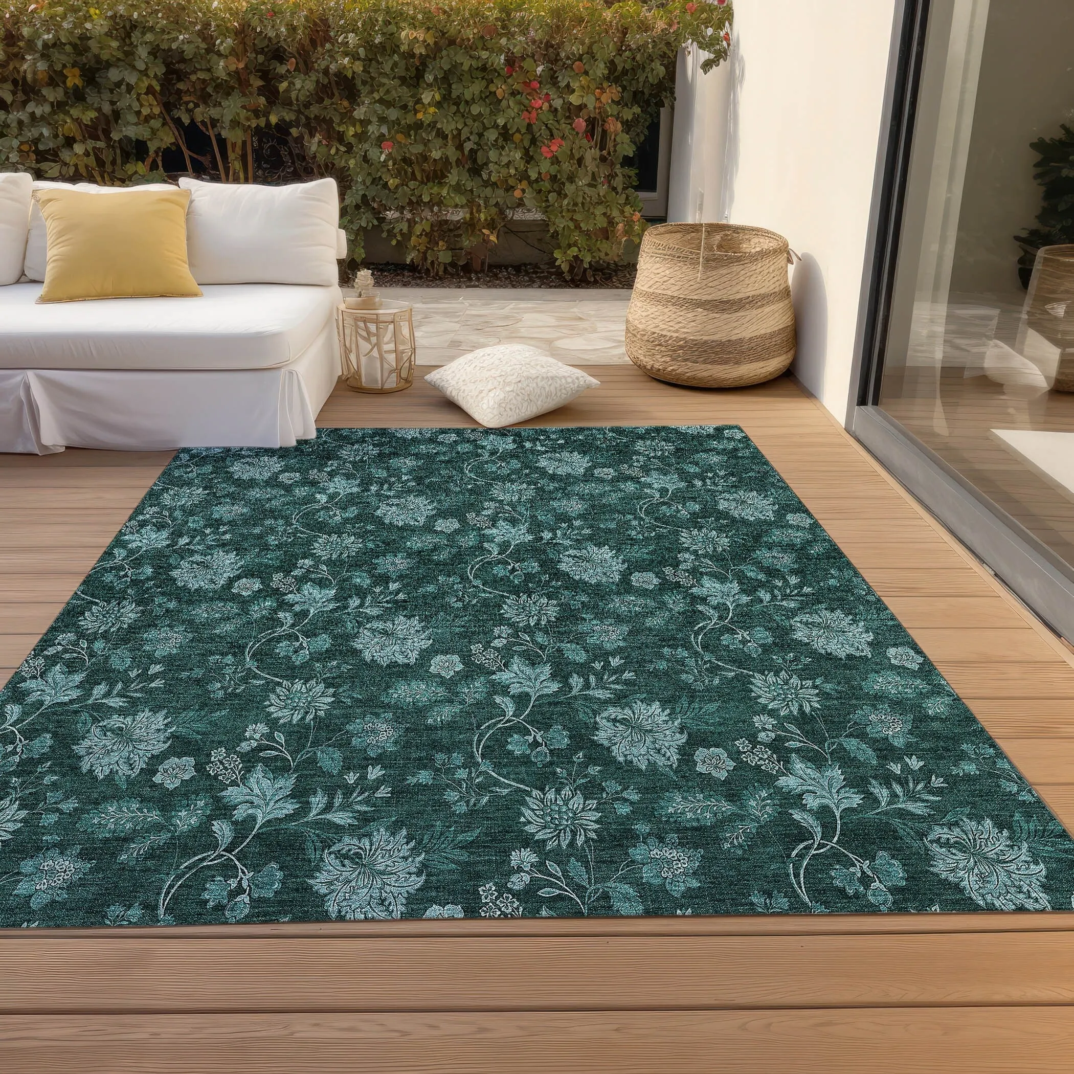 Machine Washable Indoor/ Outdoor Chantille Floral Farmhouse Rug