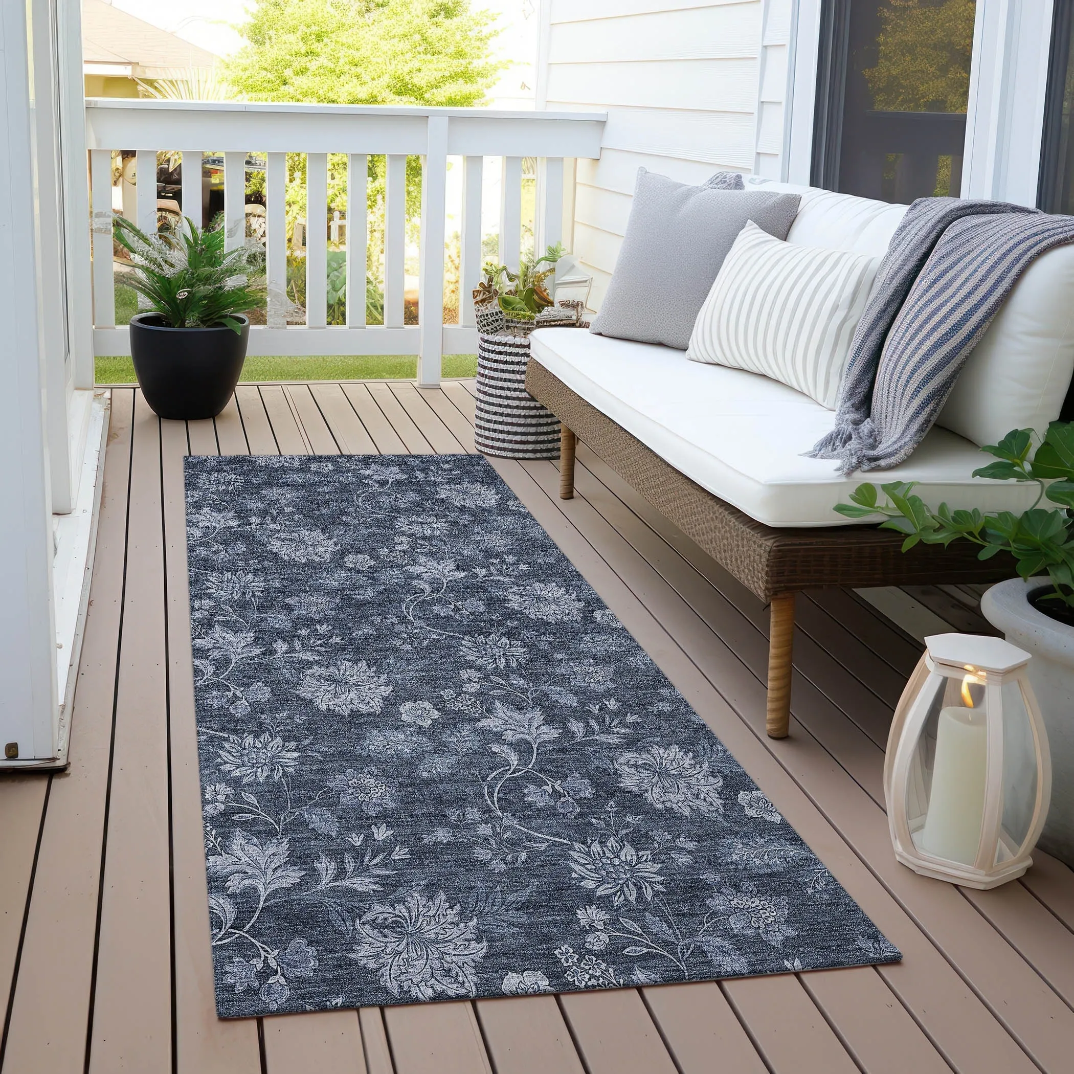 Machine Washable Indoor/ Outdoor Chantille Floral Farmhouse Rug