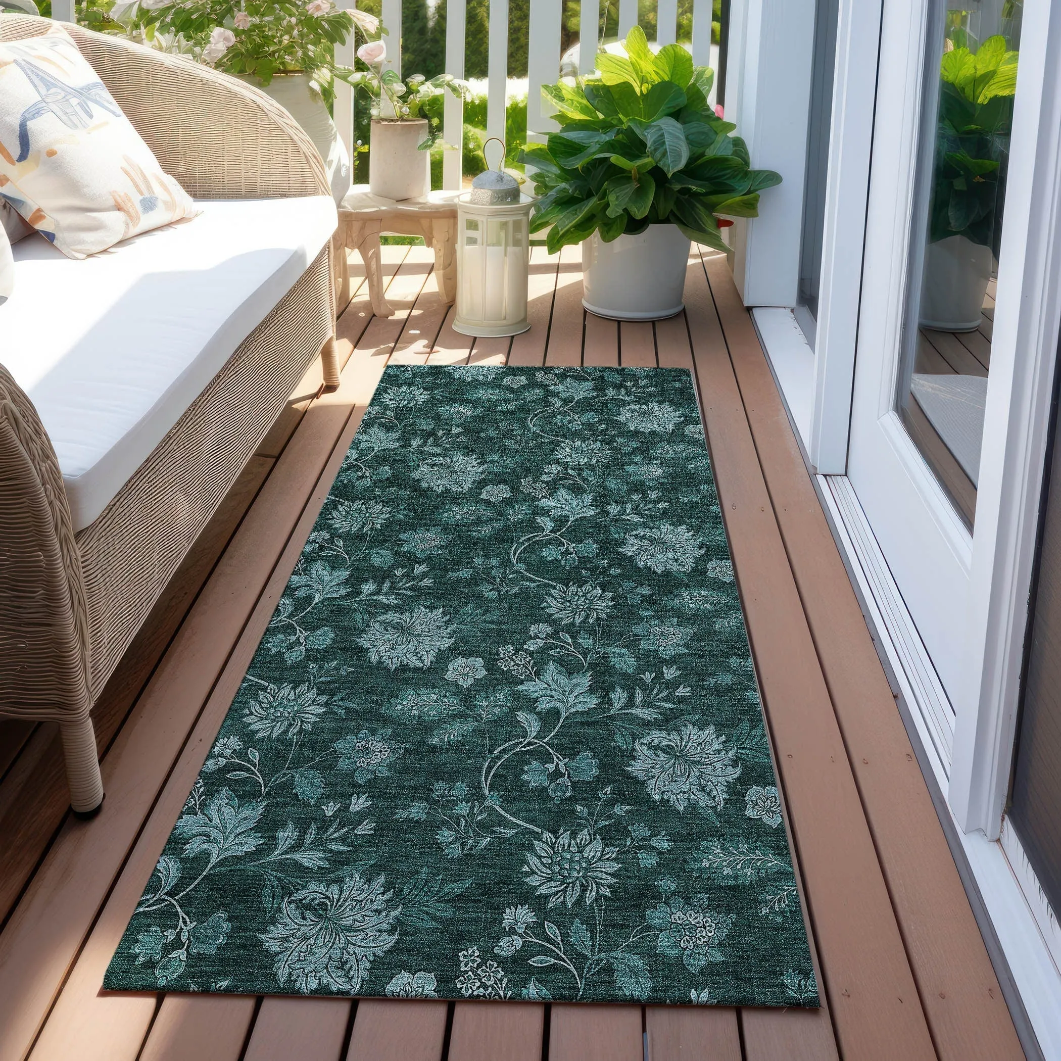 Machine Washable Indoor/ Outdoor Chantille Floral Farmhouse Rug