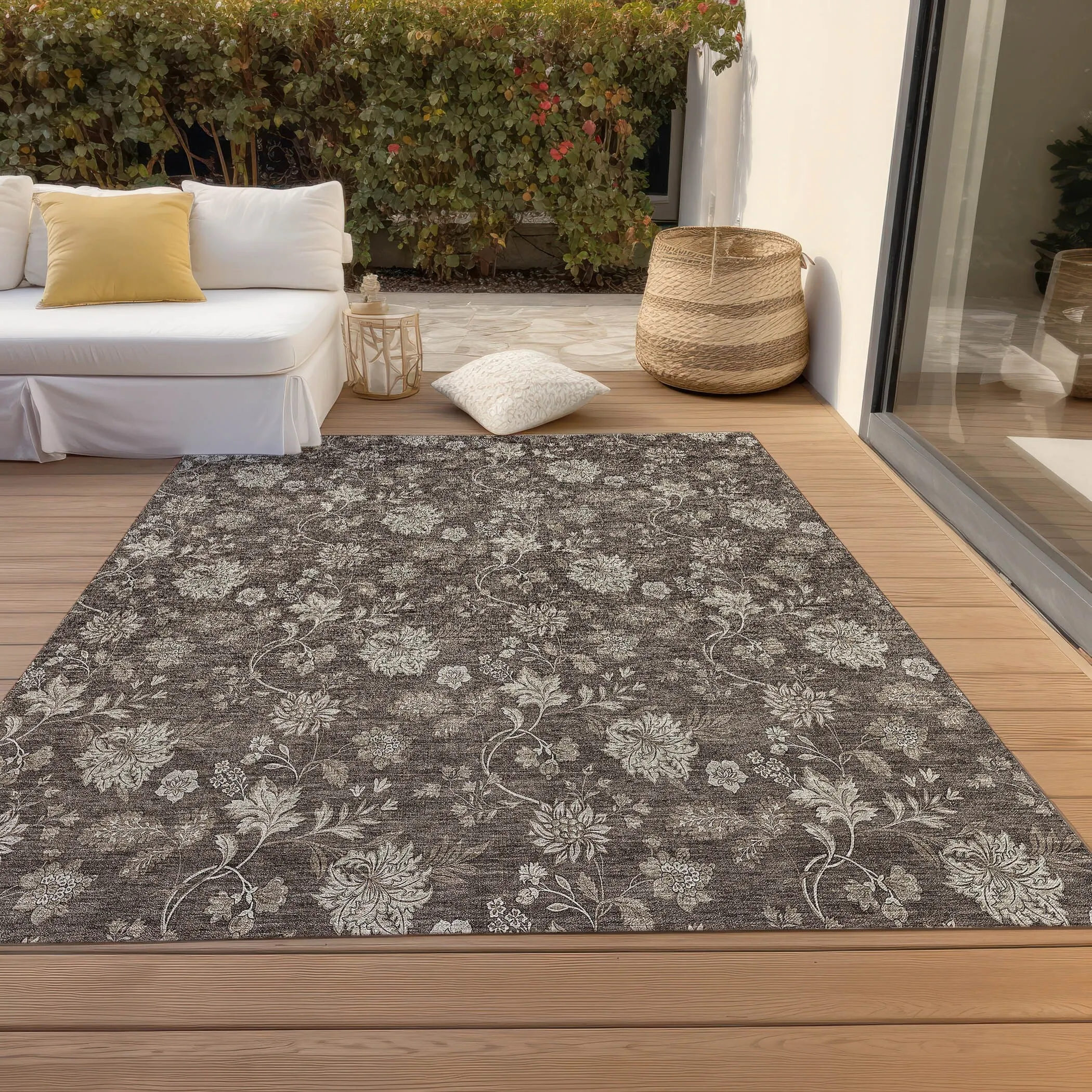 Machine Washable Indoor/ Outdoor Chantille Floral Farmhouse Rug