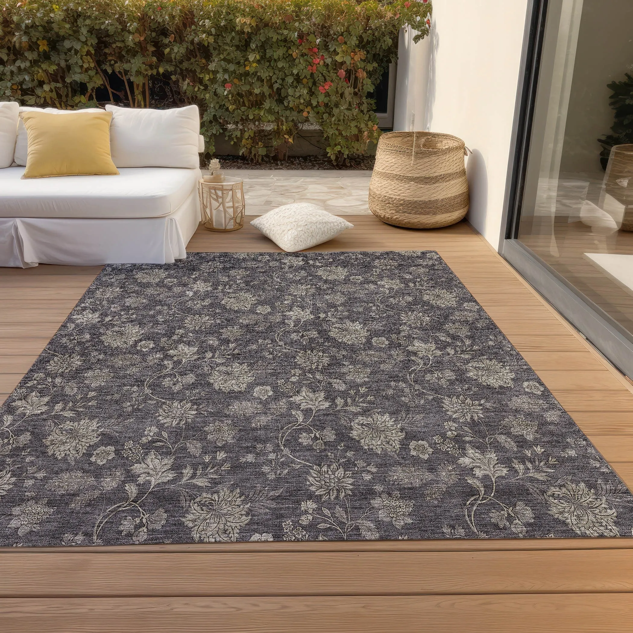 Machine Washable Indoor/ Outdoor Chantille Floral Farmhouse Rug
