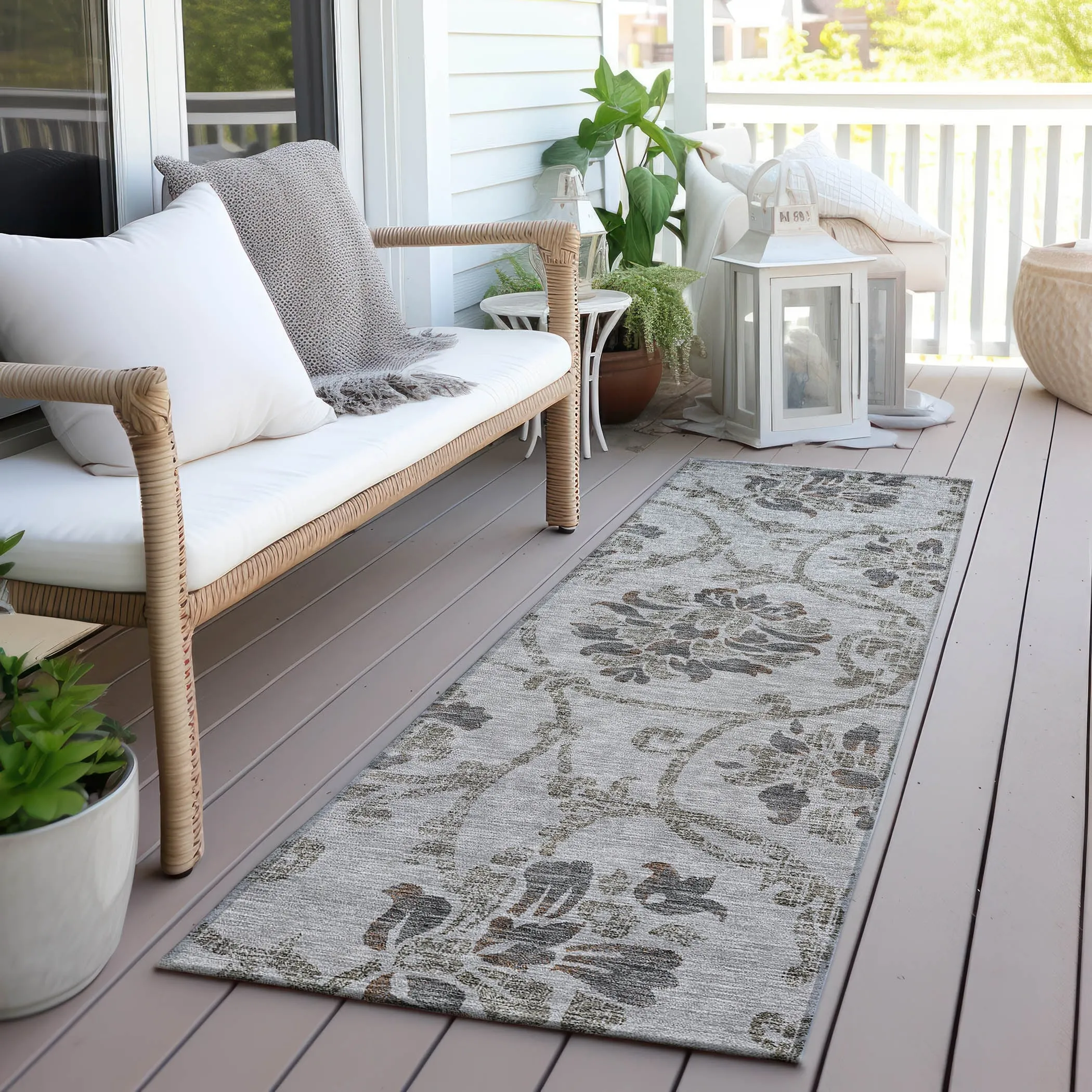 Machine Washable Indoor/ Outdoor Chantille Floral Scroll Rug