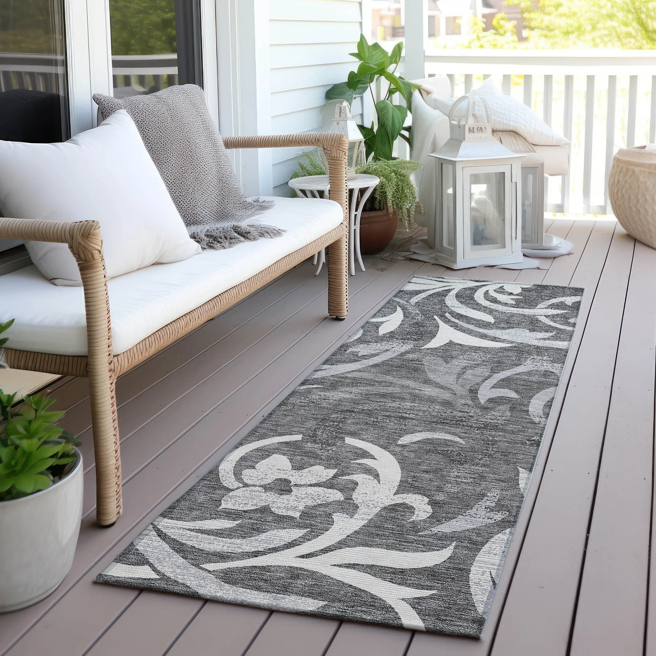 Machine Washable Indoor/ Outdoor Chantille Floral Scroll Rug