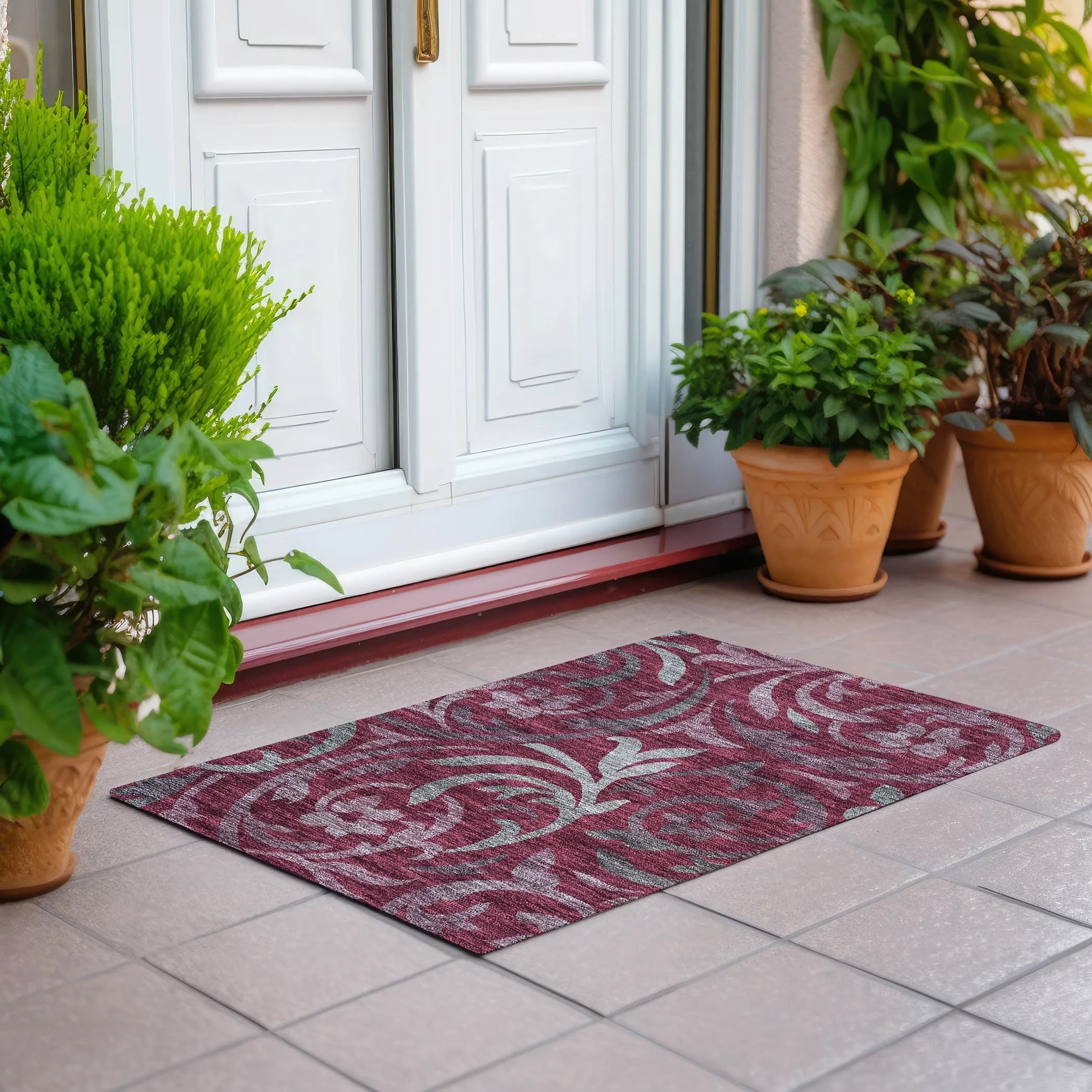 Machine Washable Indoor/ Outdoor Chantille Floral Scroll Rug