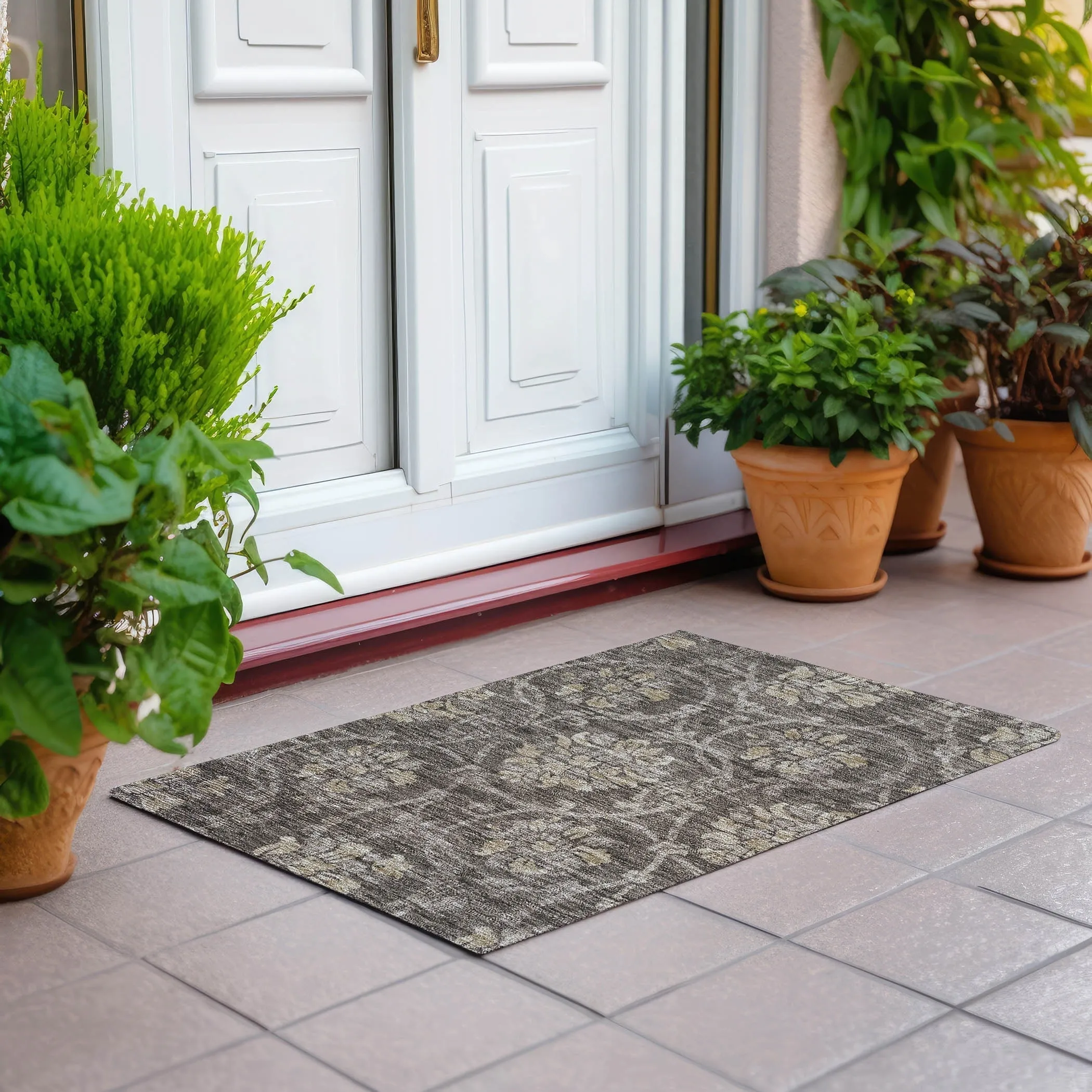 Machine Washable Indoor/ Outdoor Chantille Floral Scroll Rug