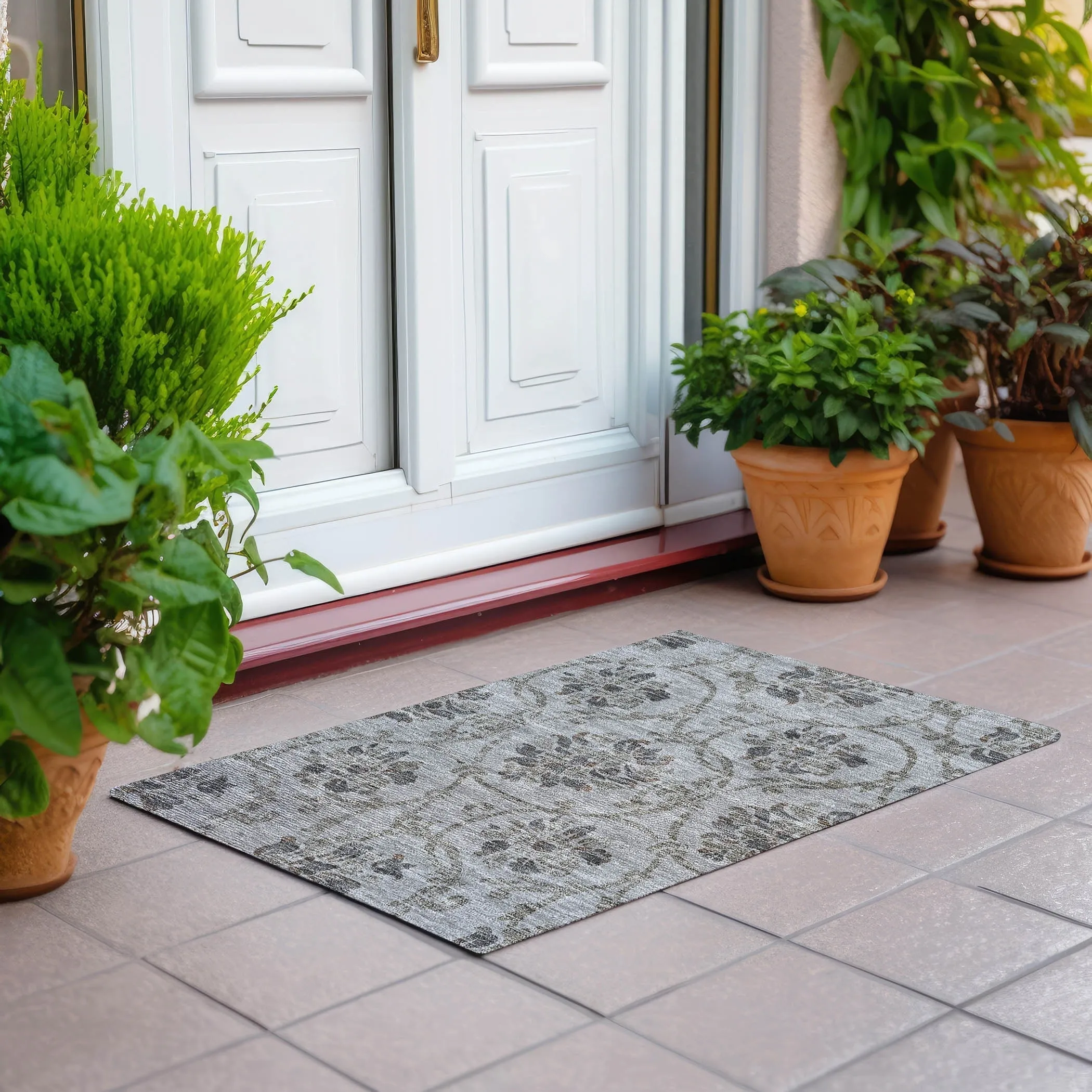 Machine Washable Indoor/ Outdoor Chantille Floral Scroll Rug