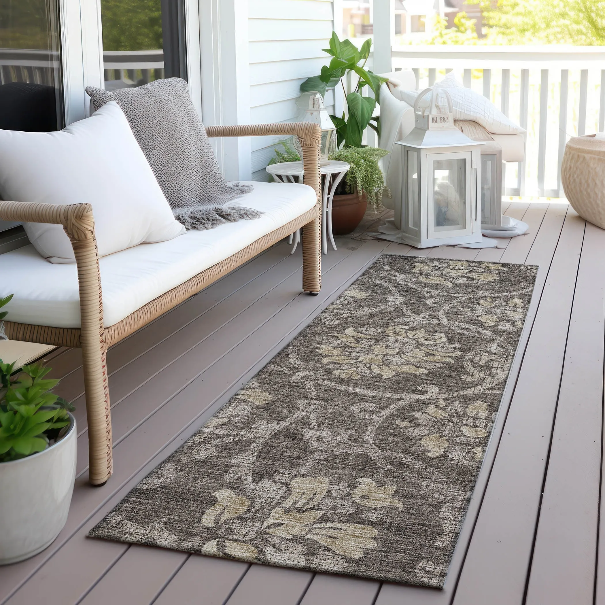 Machine Washable Indoor/ Outdoor Chantille Floral Scroll Rug