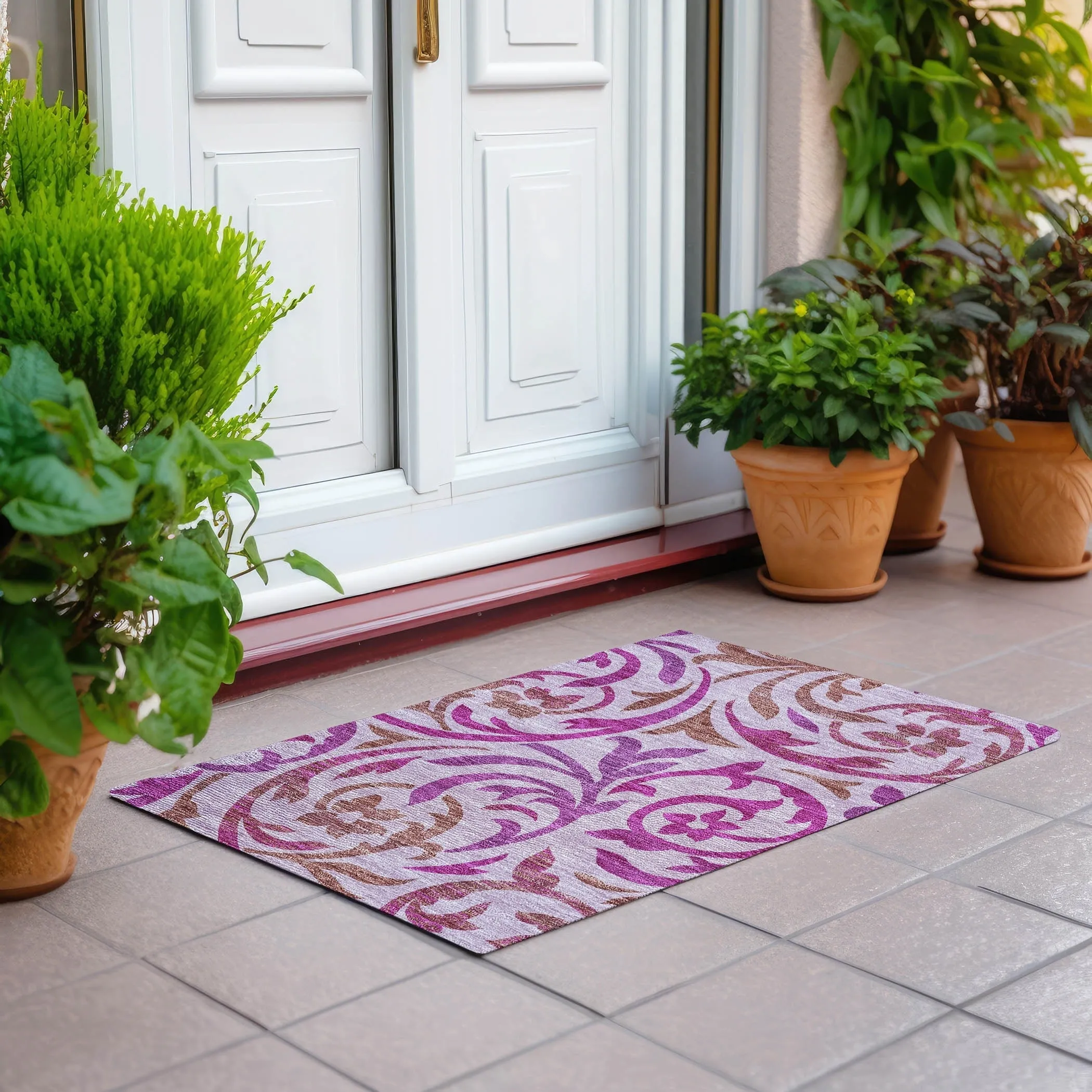 Machine Washable Indoor/ Outdoor Chantille Floral Scroll Rug