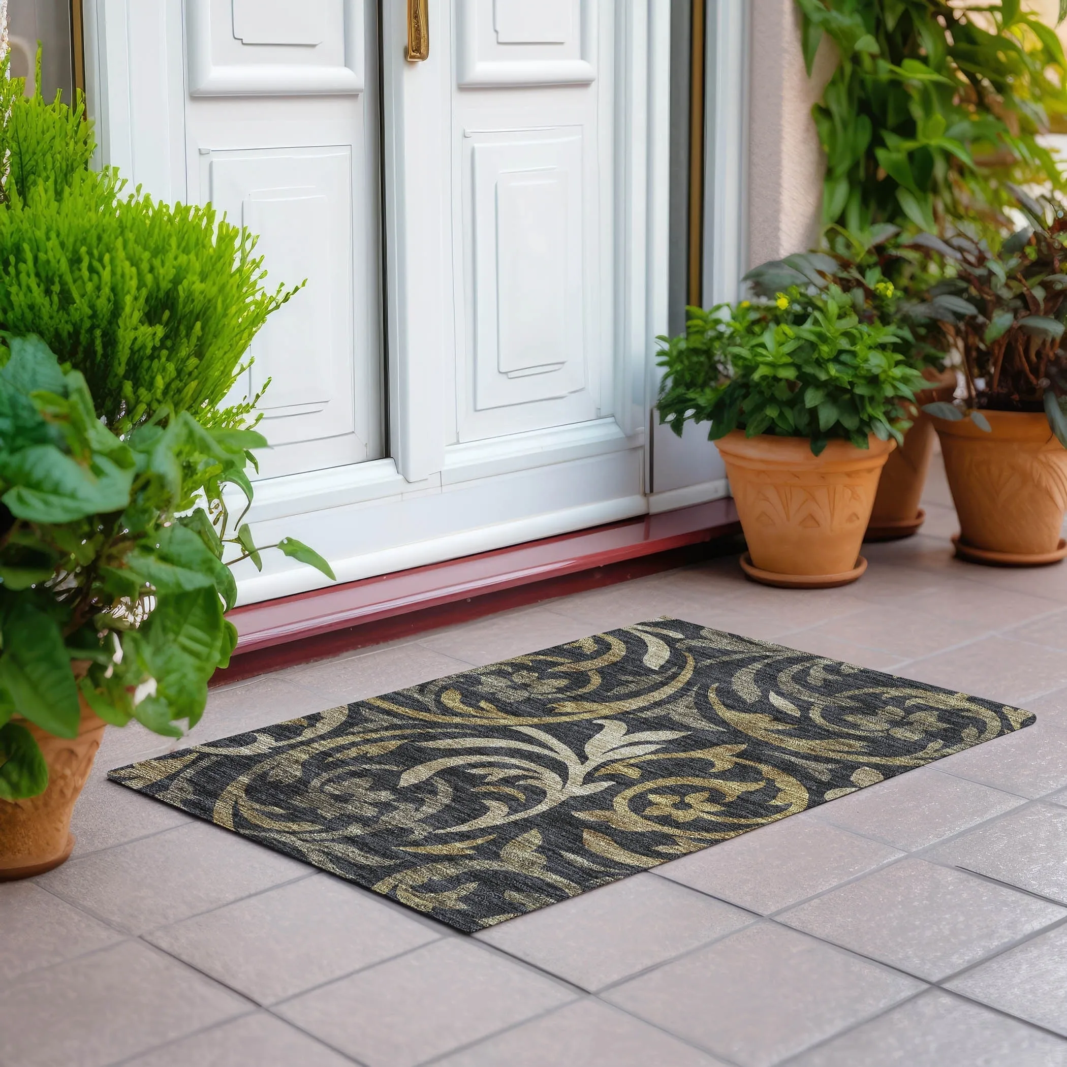 Machine Washable Indoor/ Outdoor Chantille Floral Scroll Rug