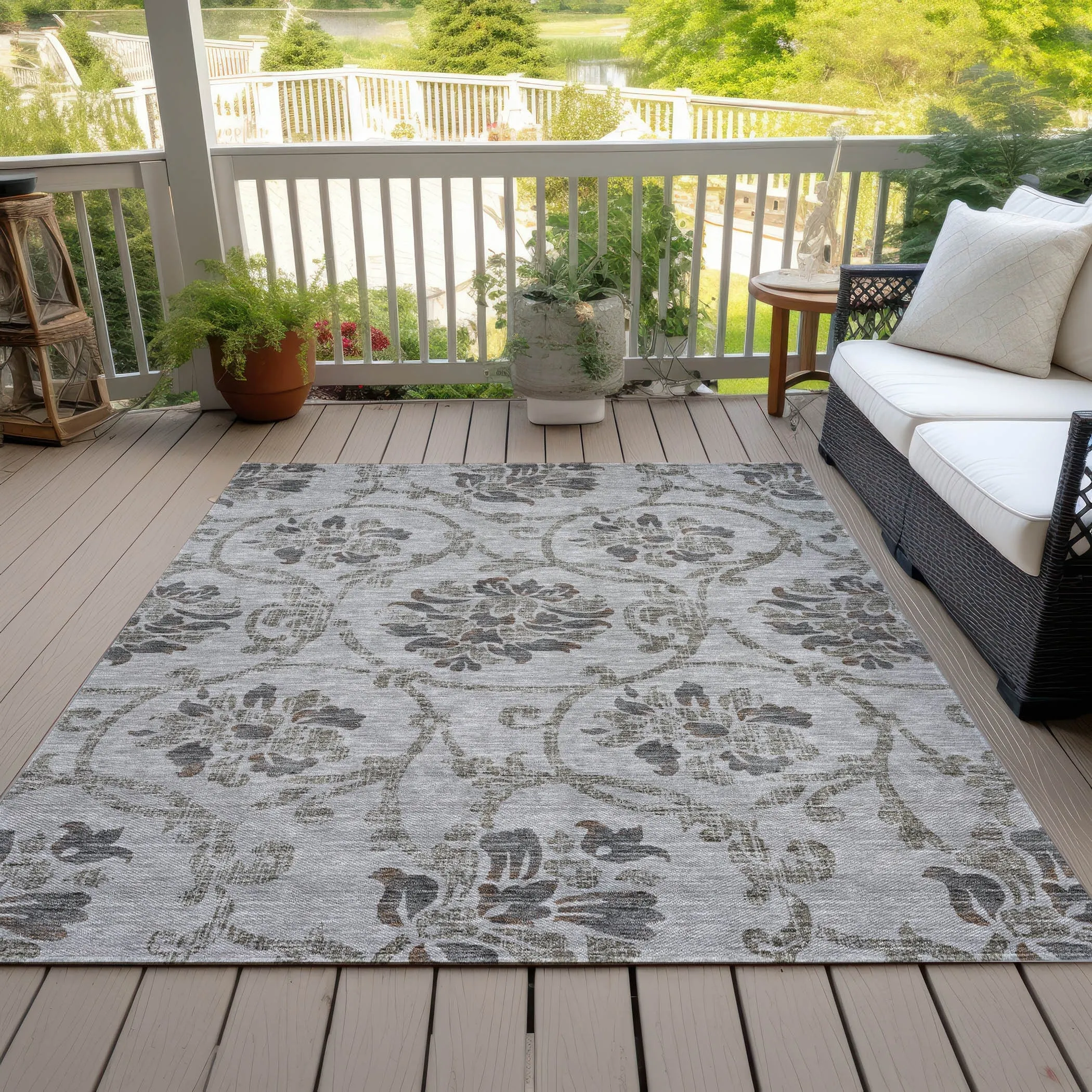 Machine Washable Indoor/ Outdoor Chantille Floral Scroll Rug