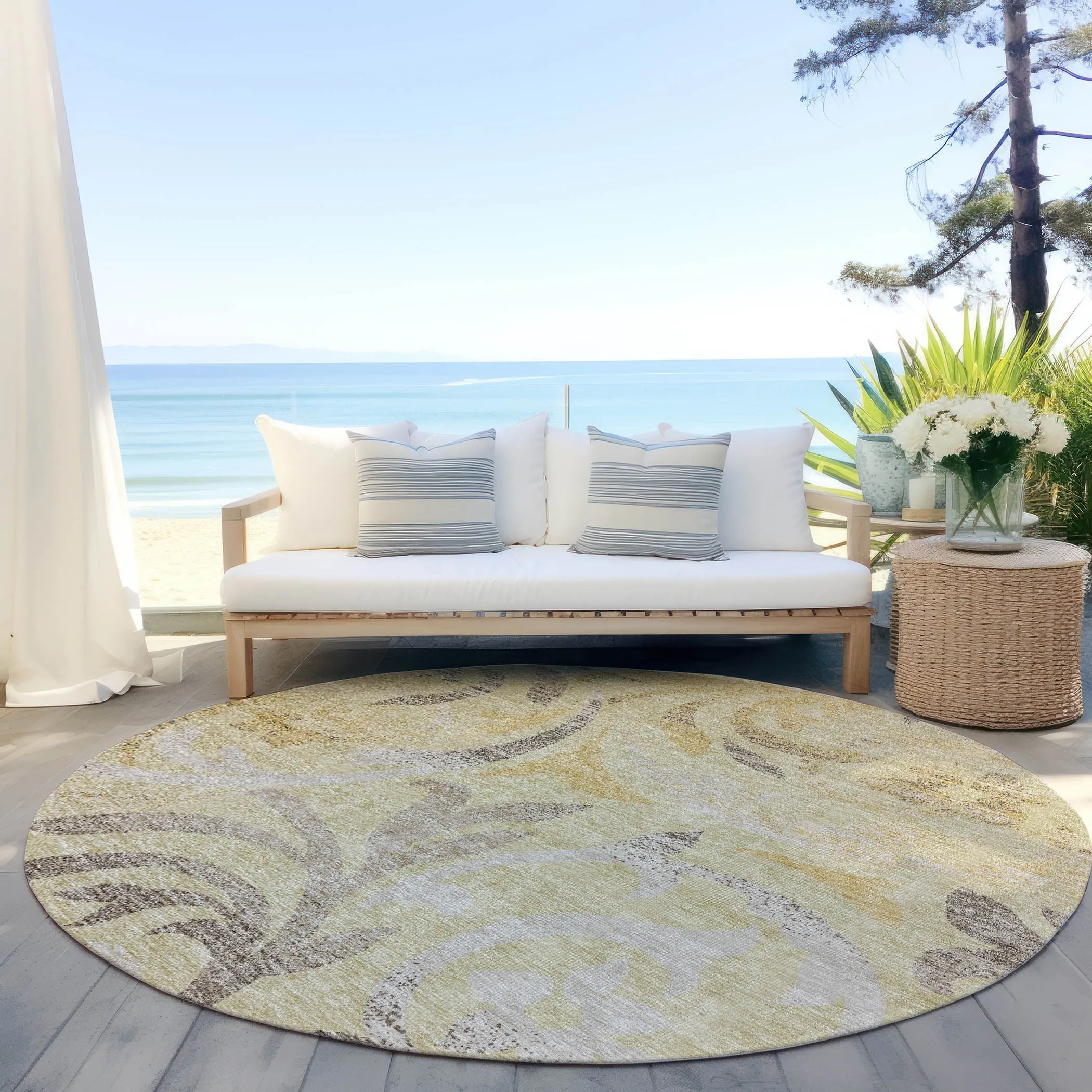 Machine Washable Indoor/ Outdoor Chantille Floral Scroll Rug