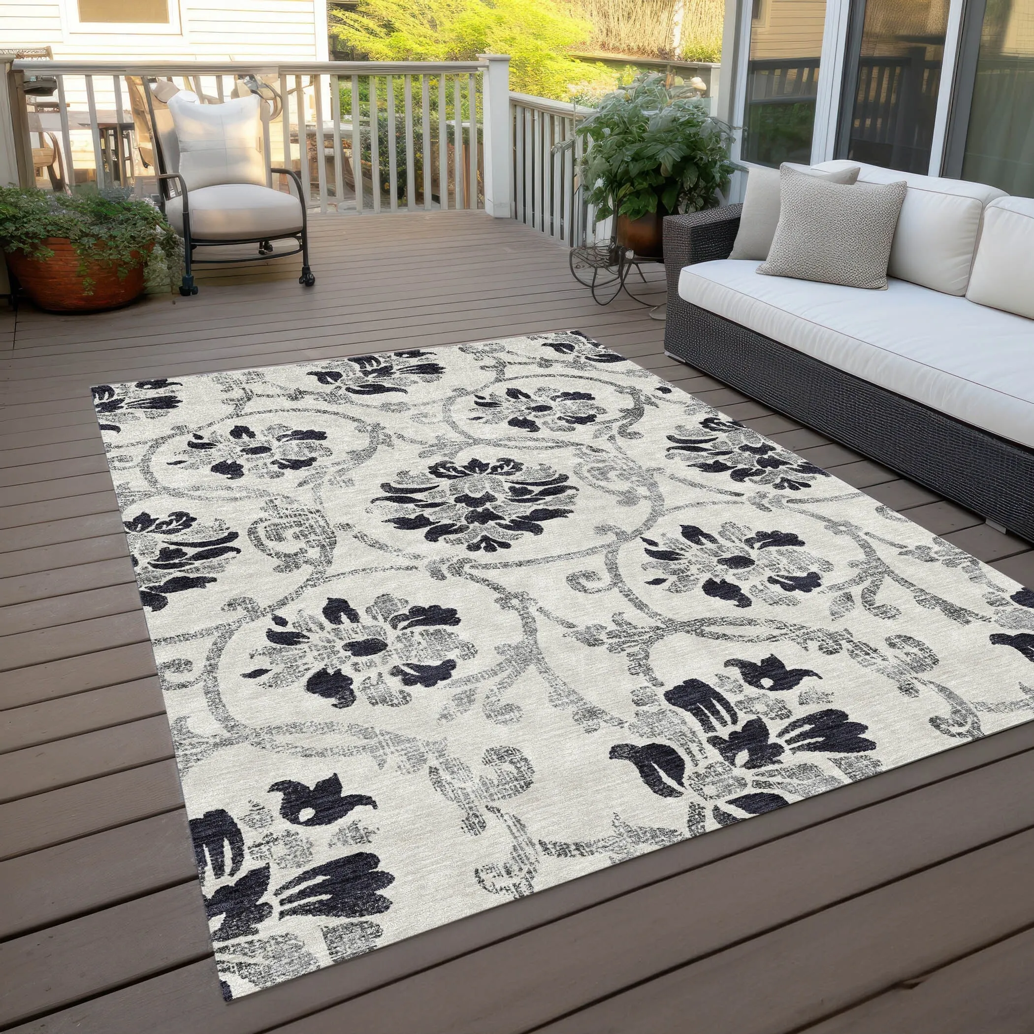 Machine Washable Indoor/ Outdoor Chantille Floral Scroll Rug