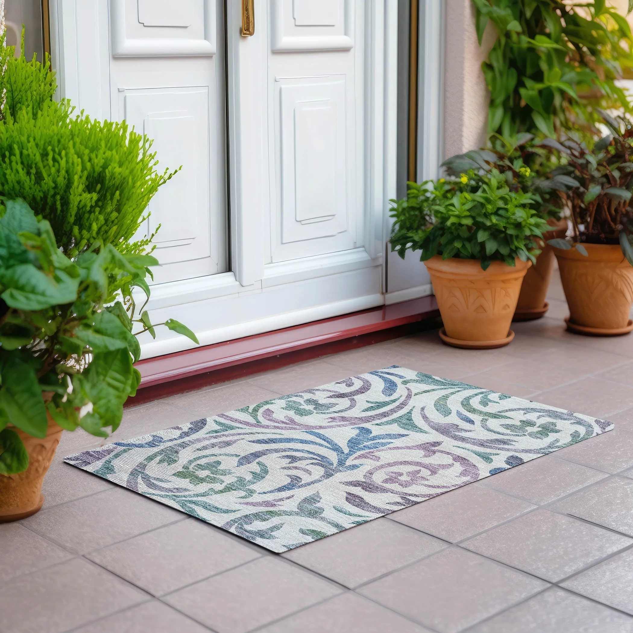 Machine Washable Indoor/ Outdoor Chantille Floral Scroll Rug