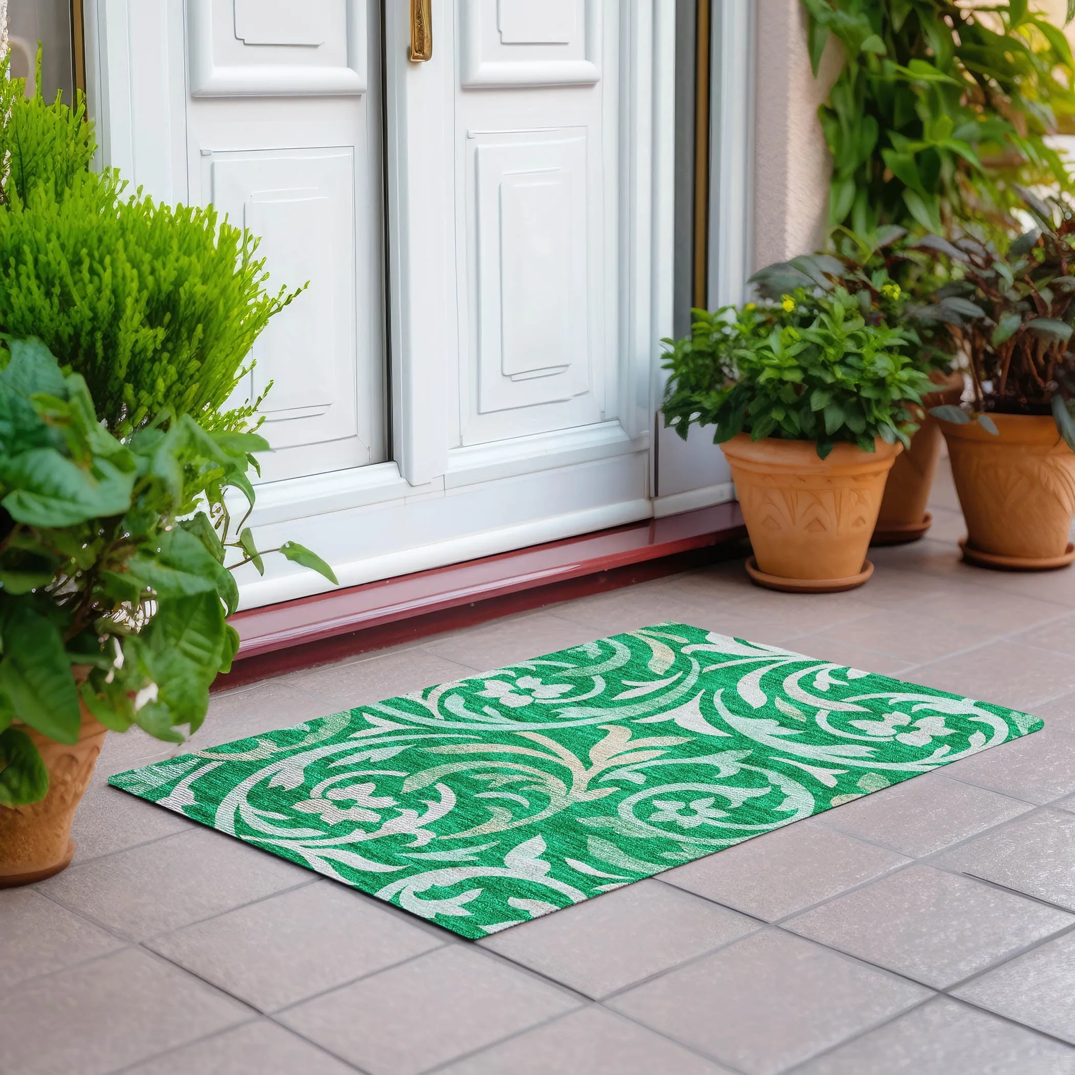 Machine Washable Indoor/ Outdoor Chantille Floral Scroll Rug