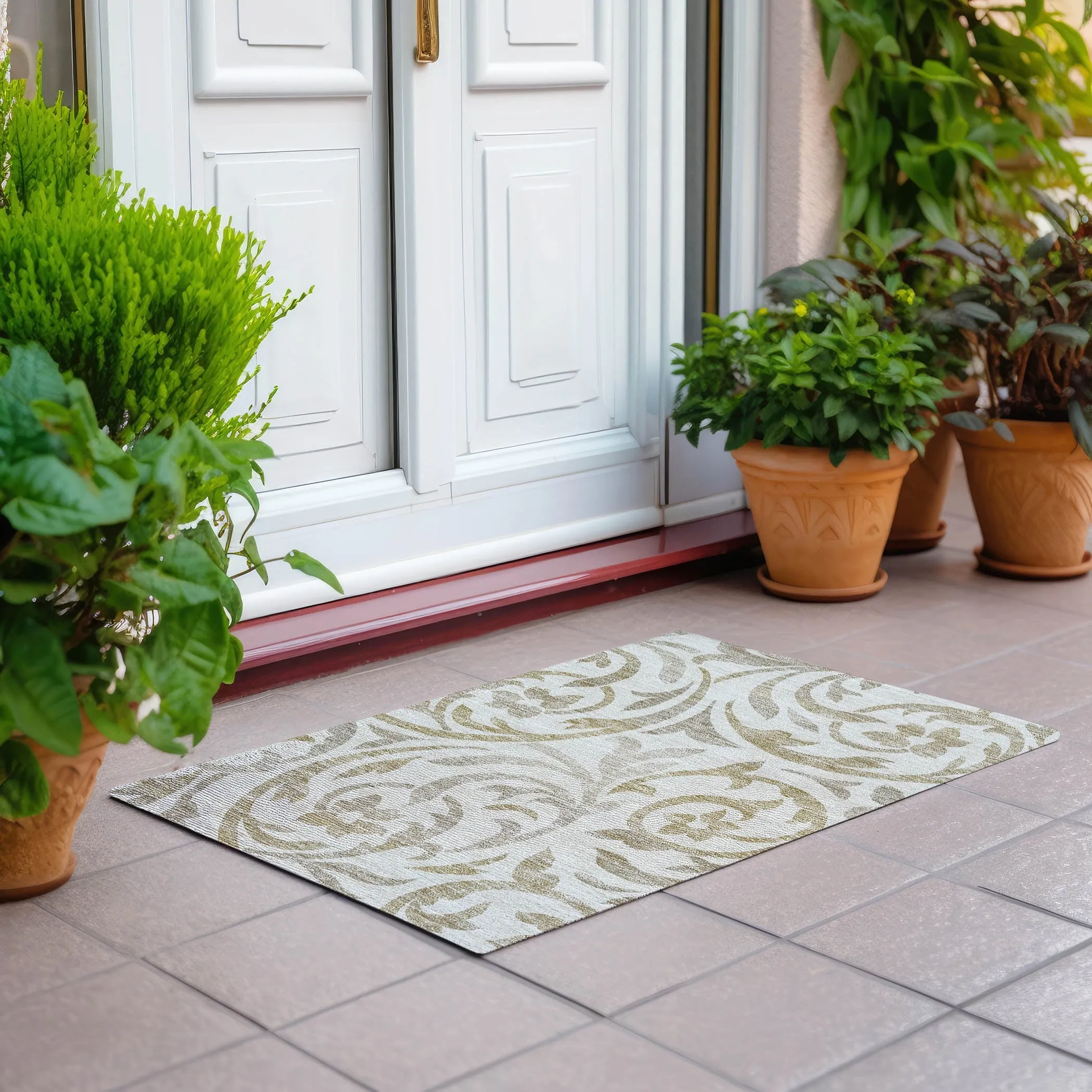 Machine Washable Indoor/ Outdoor Chantille Floral Scroll Rug