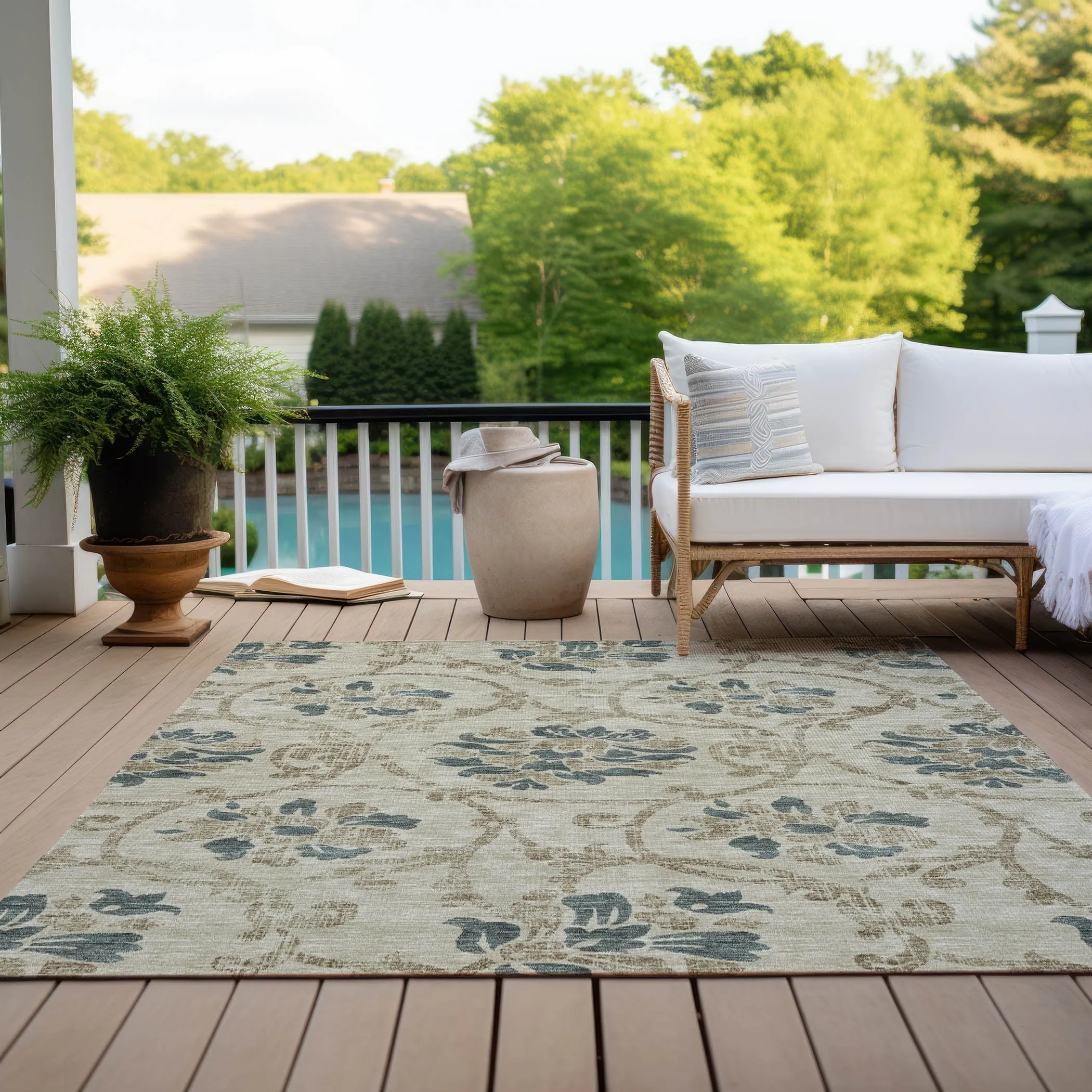 Machine Washable Indoor/ Outdoor Chantille Floral Scroll Rug