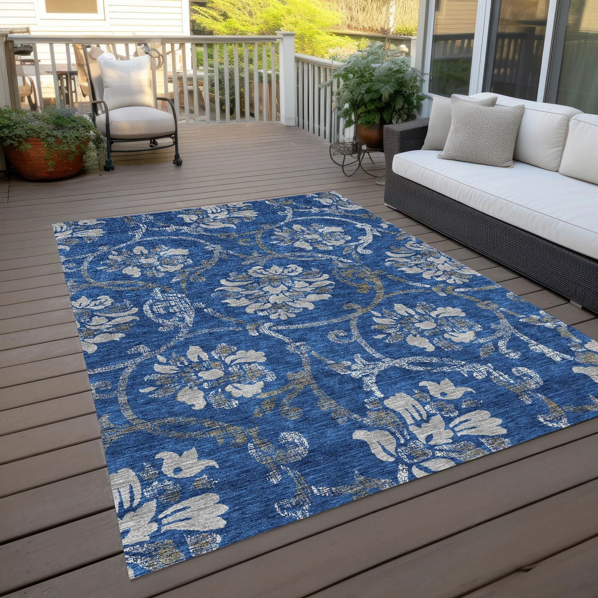 Machine Washable Indoor/ Outdoor Chantille Floral Scroll Rug