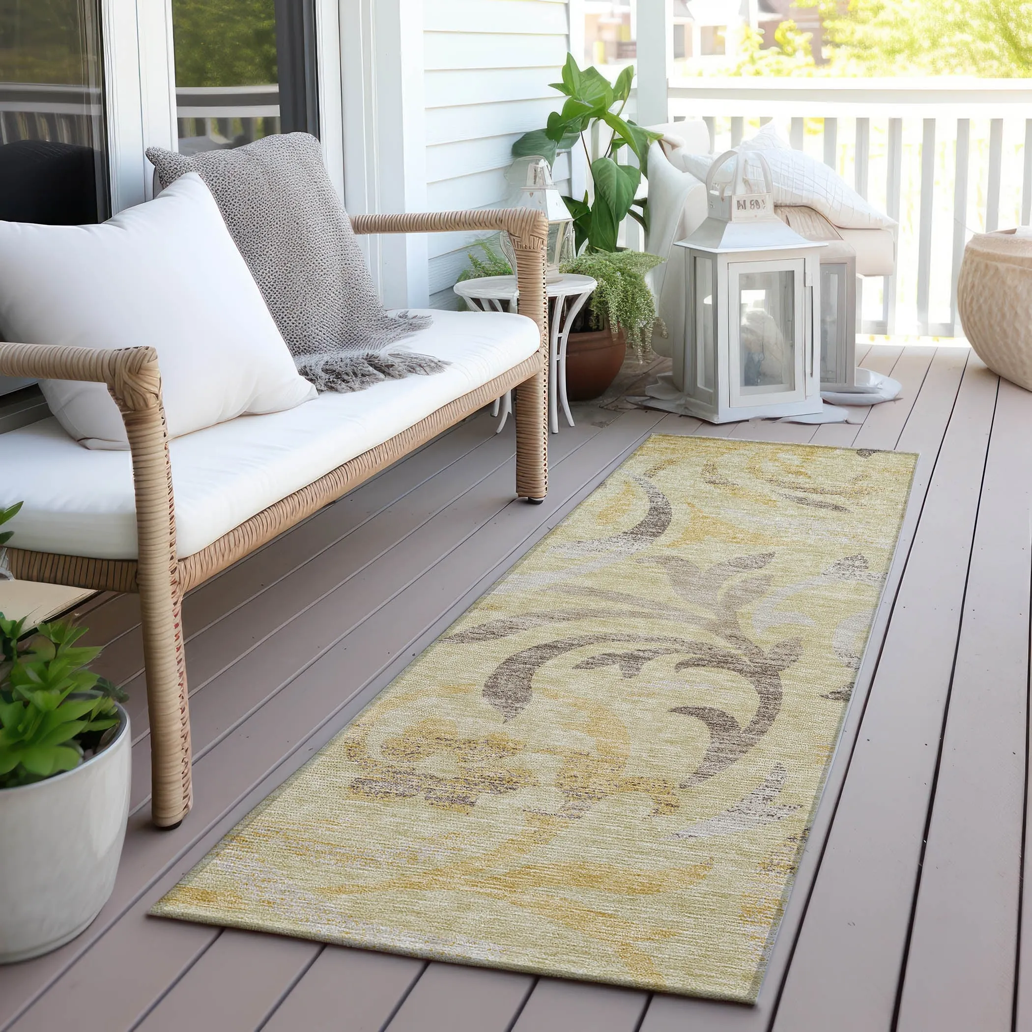 Machine Washable Indoor/ Outdoor Chantille Floral Scroll Rug
