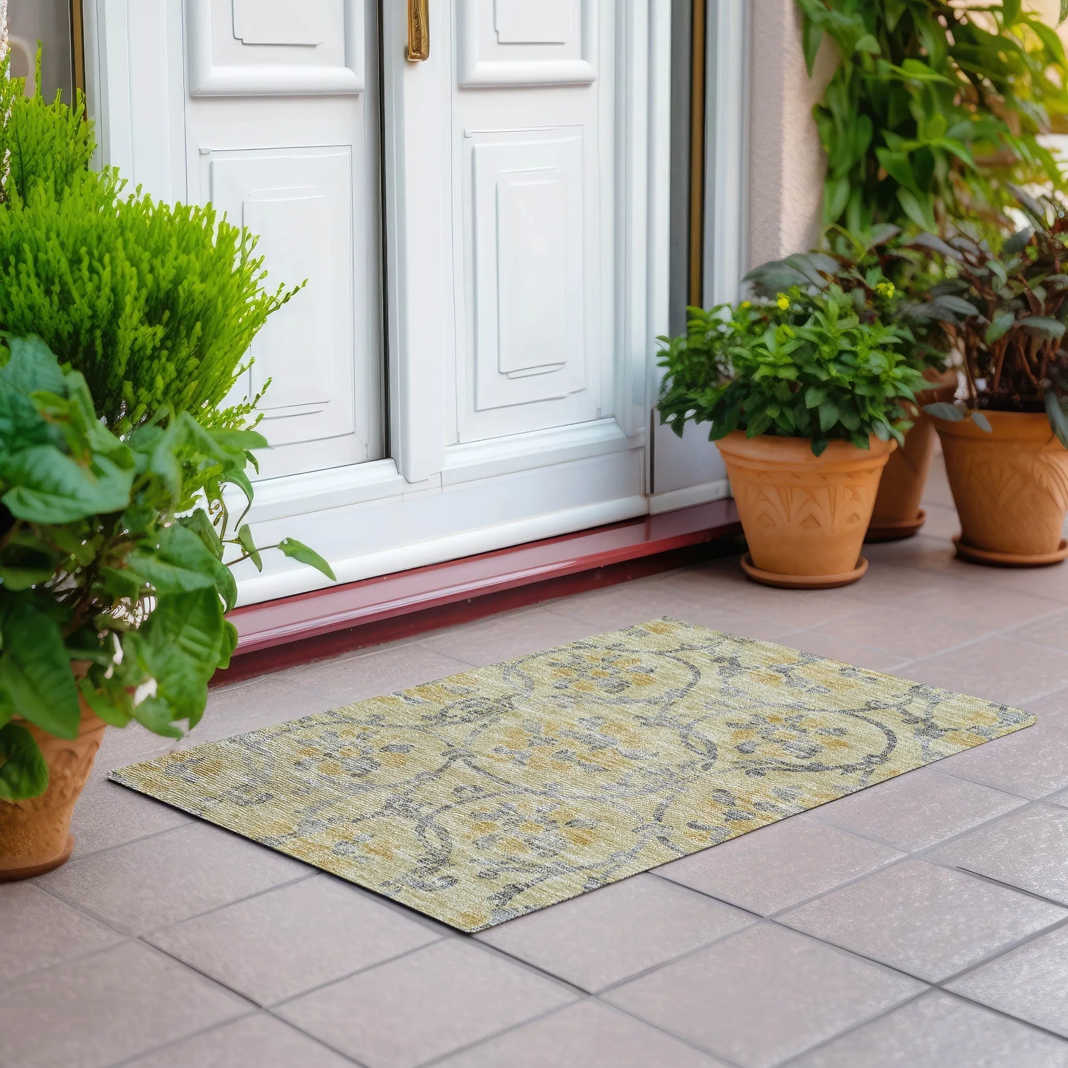 Machine Washable Indoor/ Outdoor Chantille Floral Scroll Rug