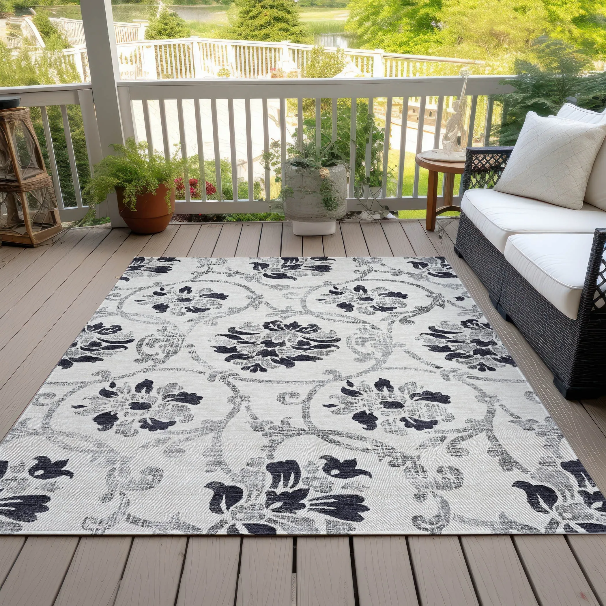 Machine Washable Indoor/ Outdoor Chantille Floral Scroll Rug